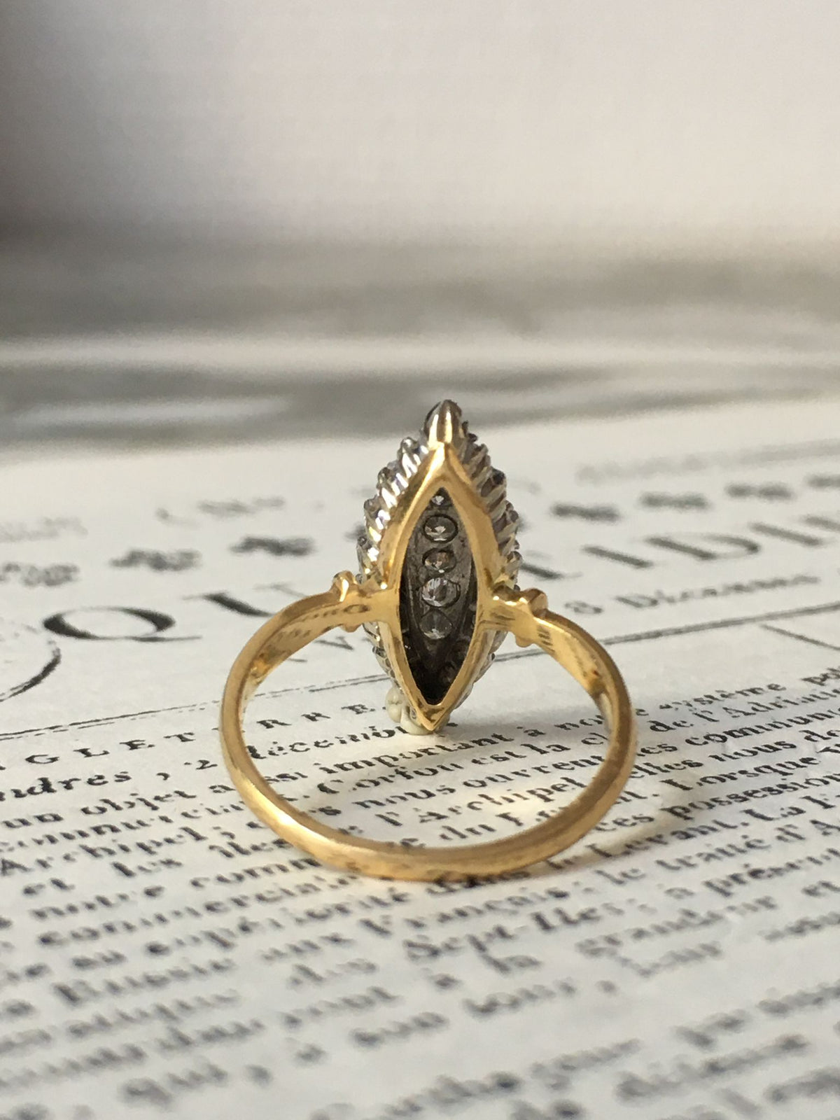 Bague Marquise en or blanc, or jaune et diamants