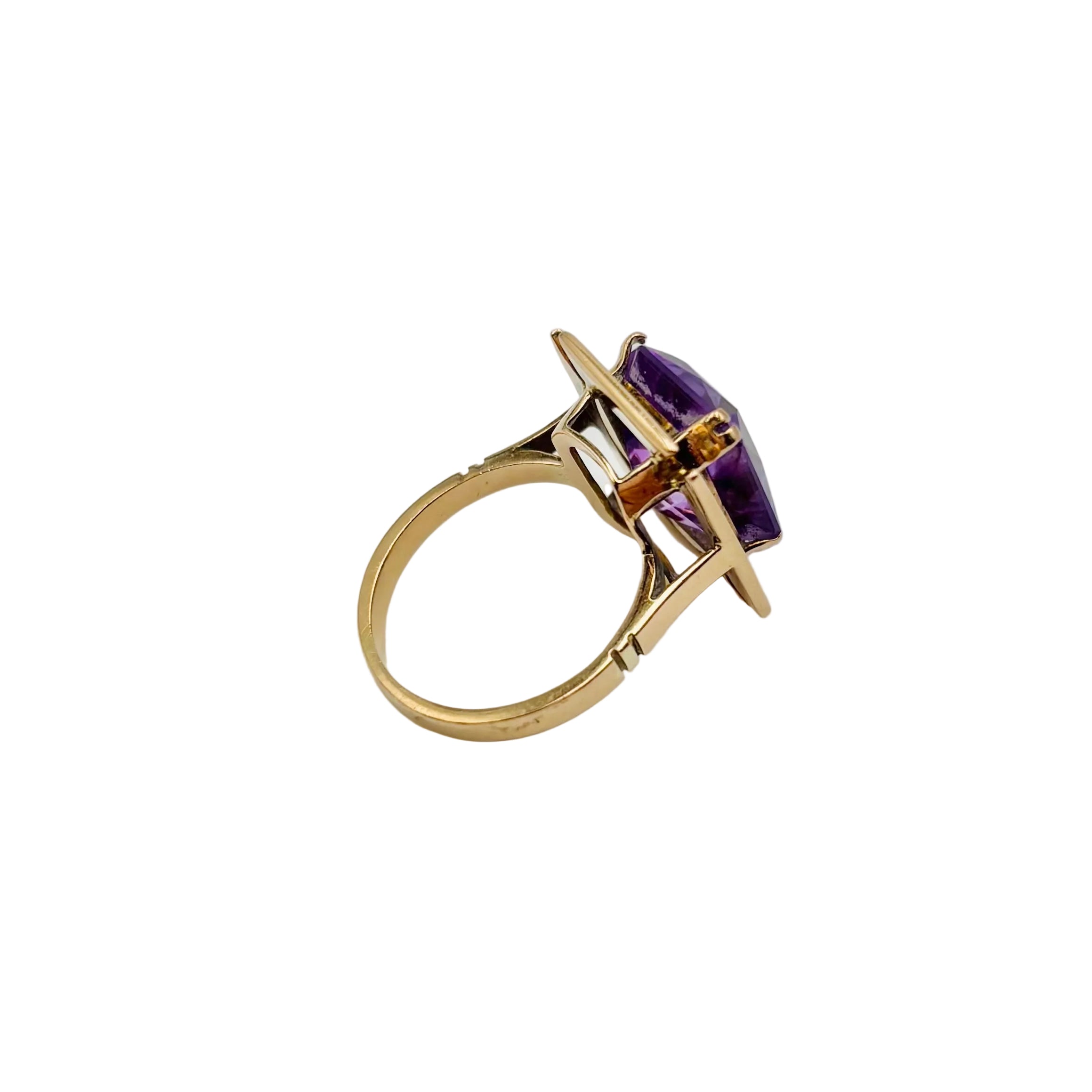 Bague Solitaire en or rose et améthyste