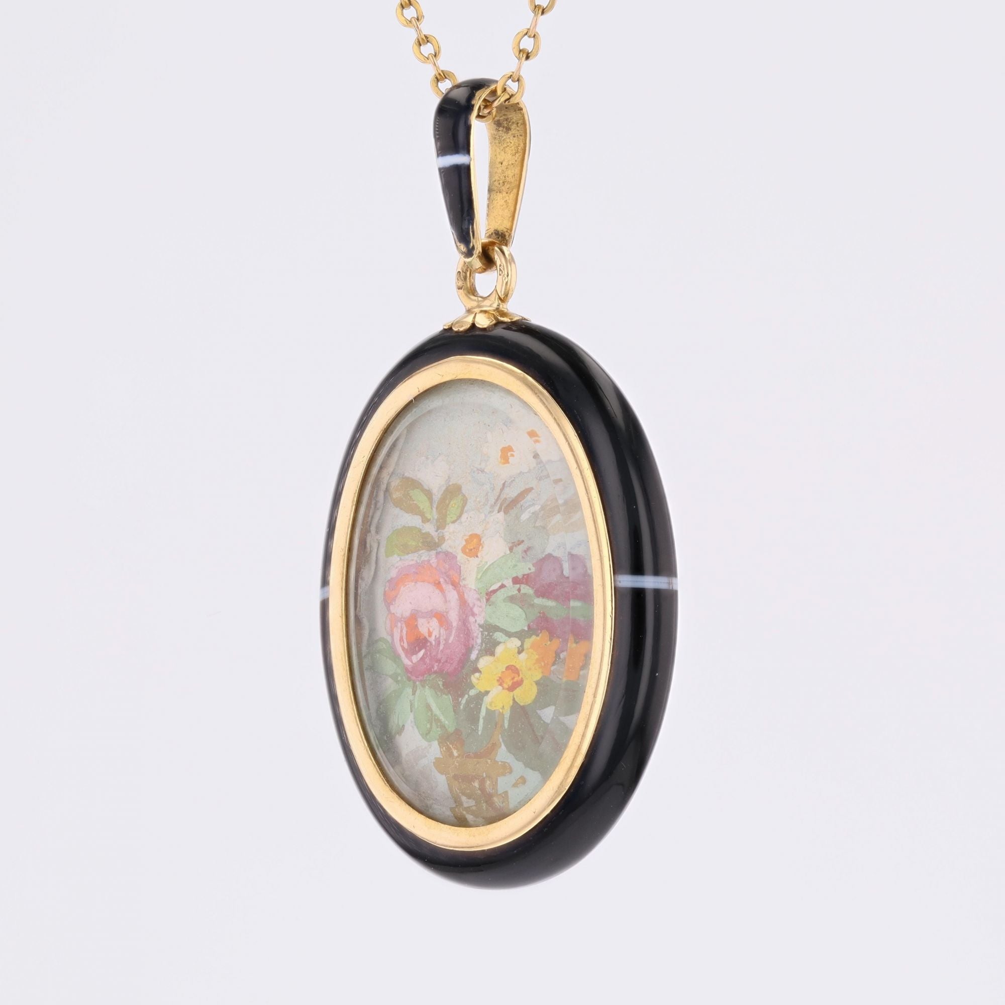 Pendentif en or jaune, émail et agate