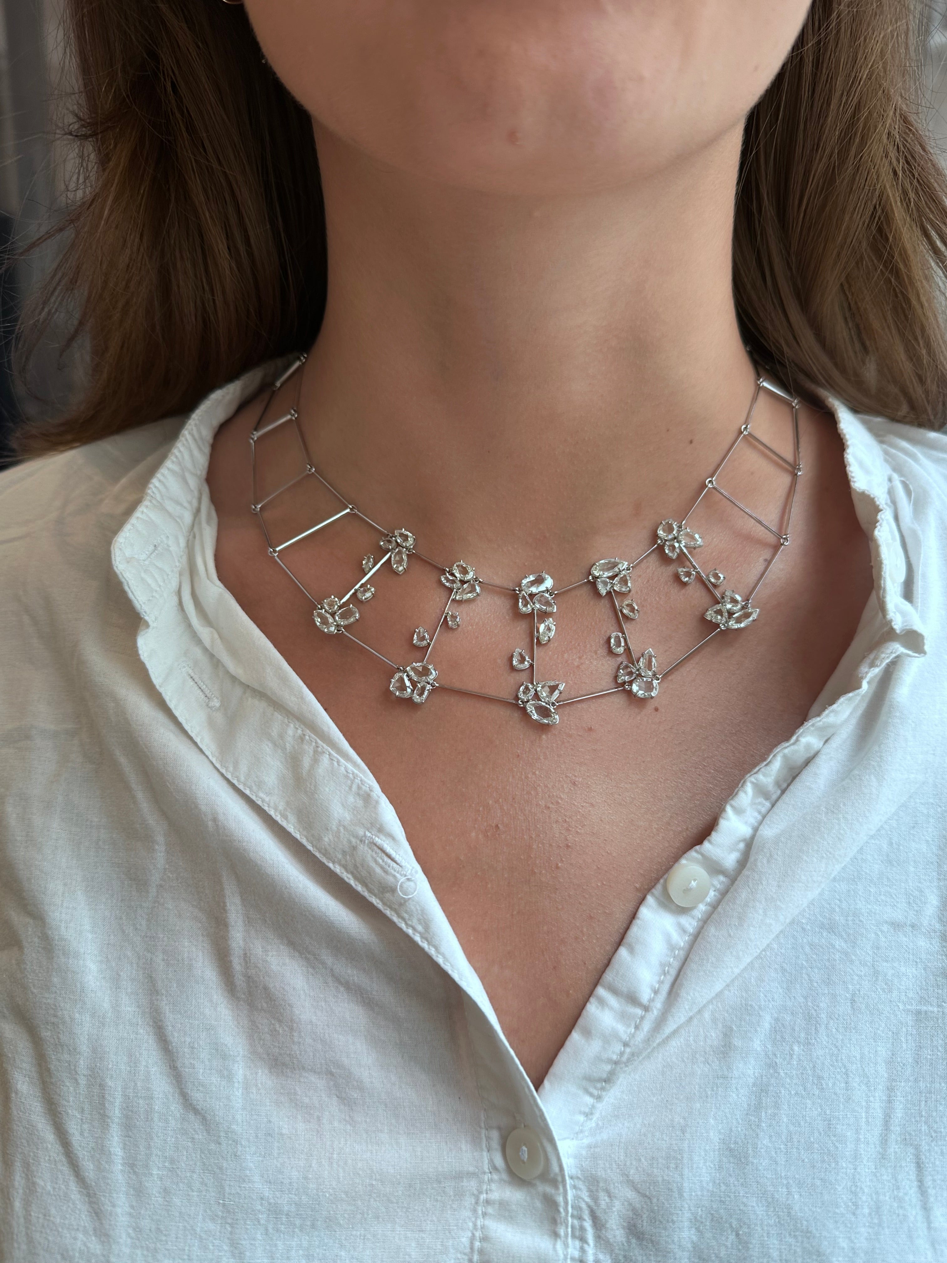 Collier plastron en or blanc et diamants taille rose