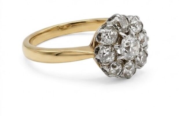 Bague Marguerite en or jaune, platine et diamants
