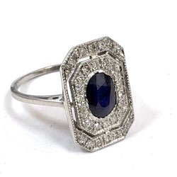 Bague Entourage en or blanc, saphir et diamants
