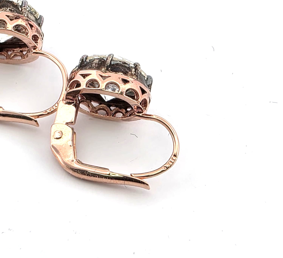 Boucles d'oreilles Dormeuses en or rose, argent et diamants