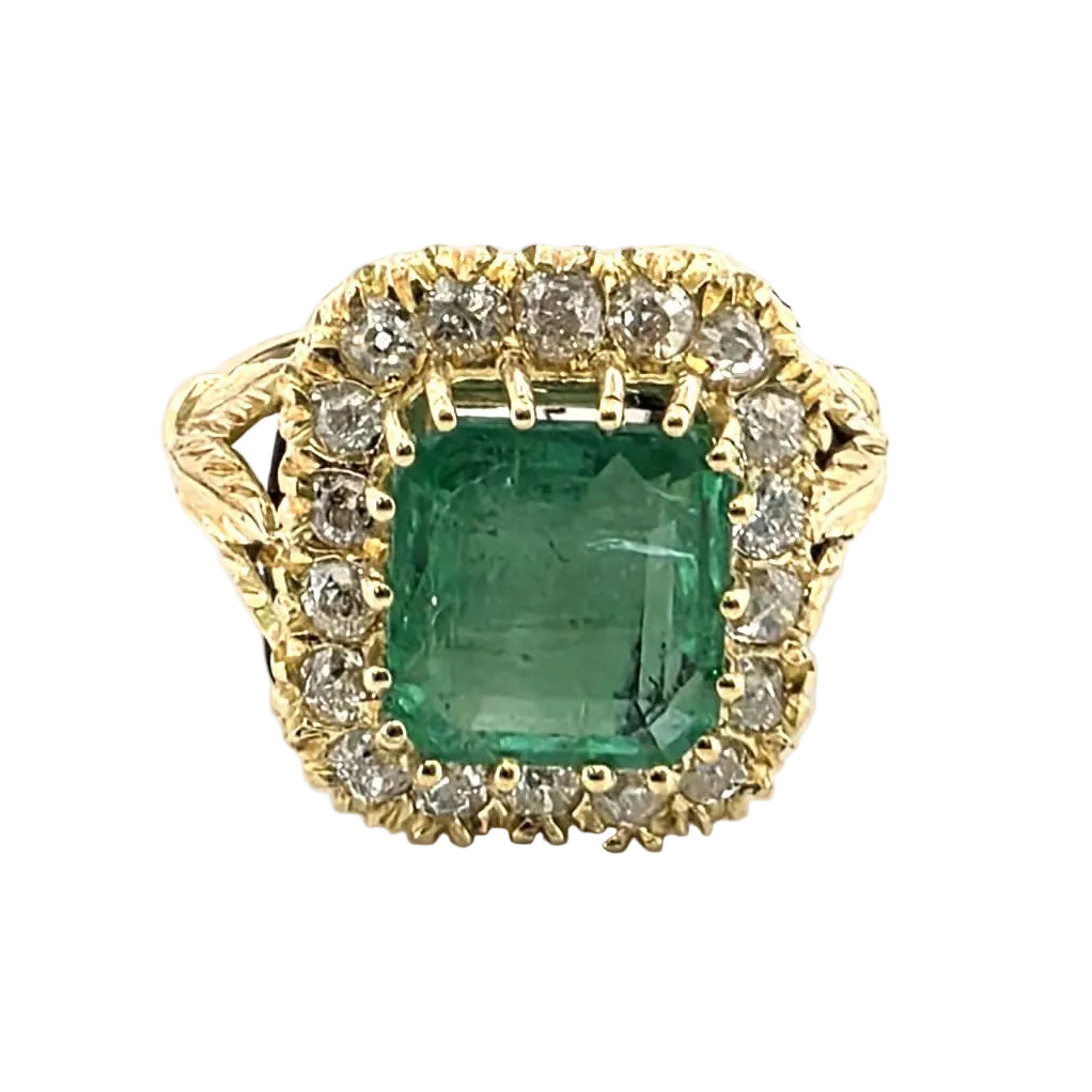 Bague Entourage en or jaune, émeraude et diamants
