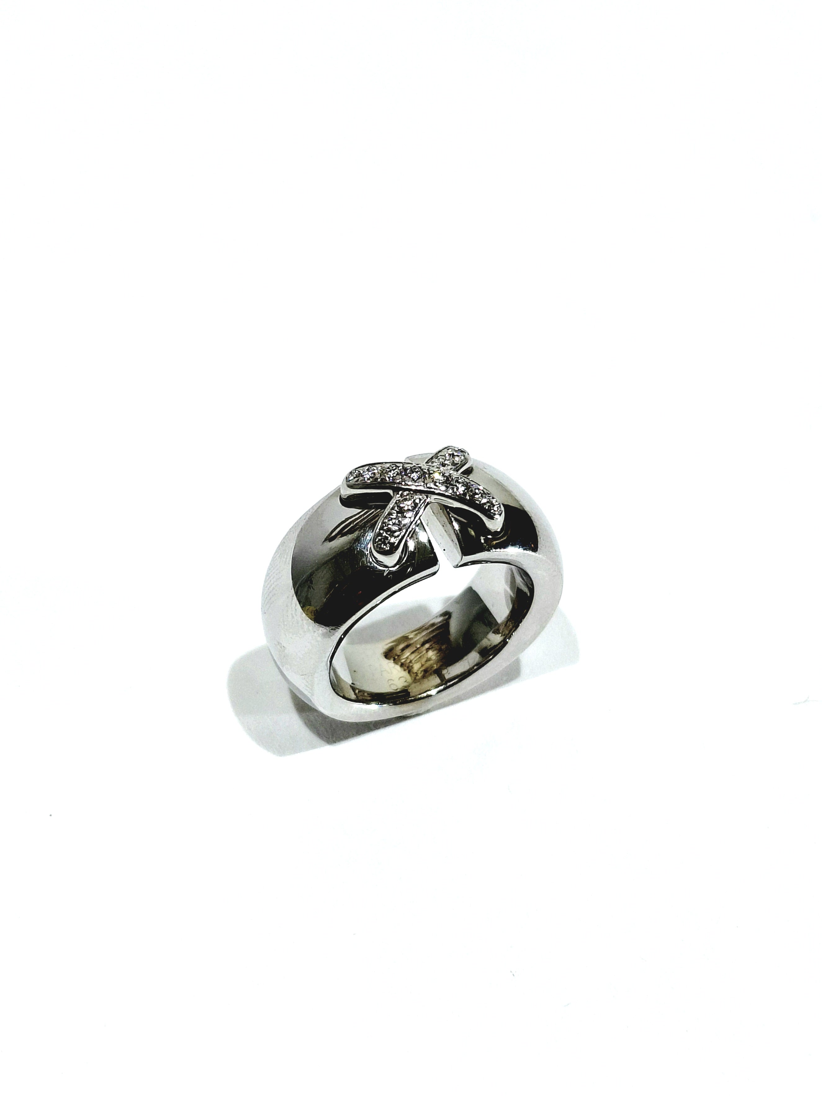 Bague CHAUMET en or blanc et diamants