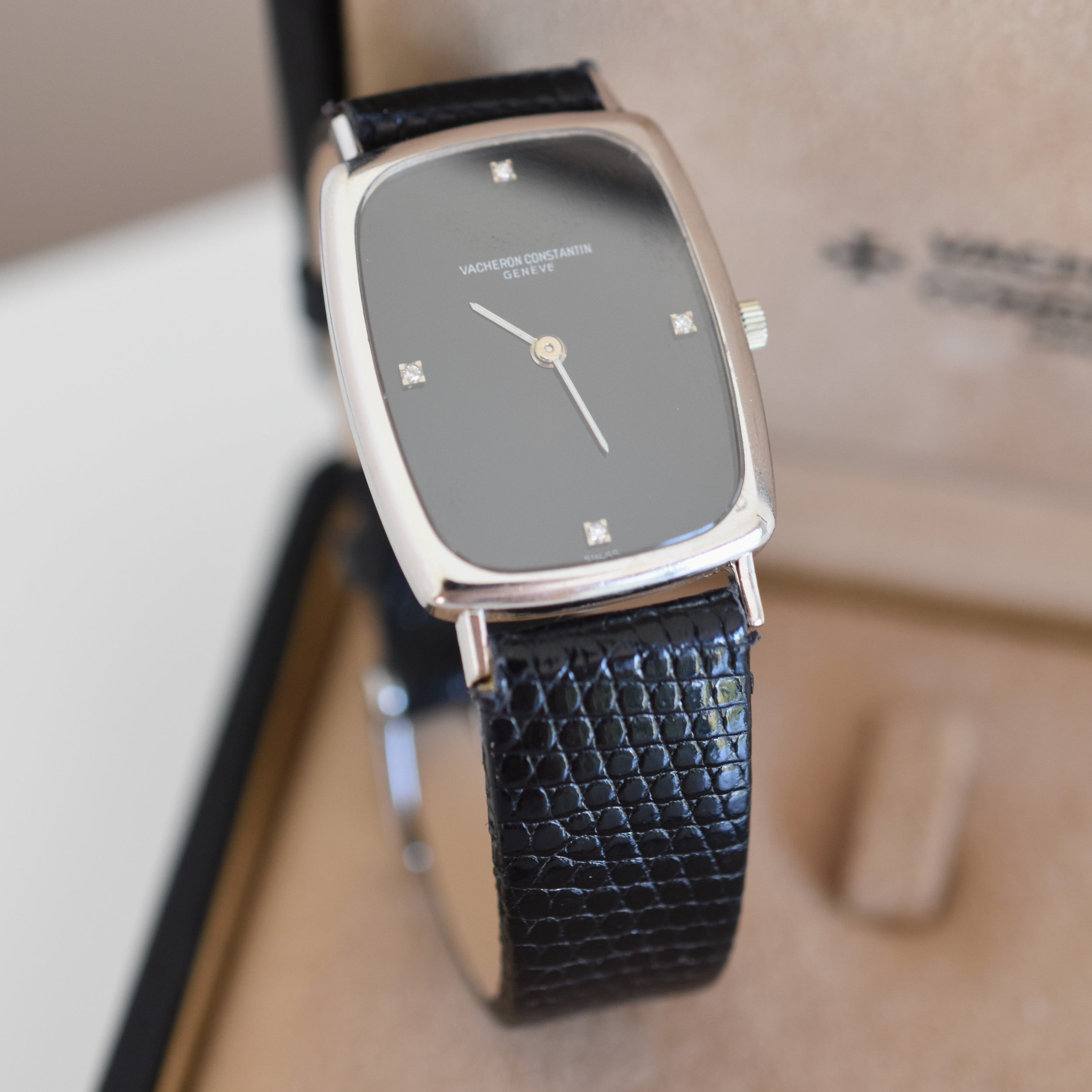 Montre VACHERON CONSTANTIN en or blanc, acier, cuir, onyx et diamants