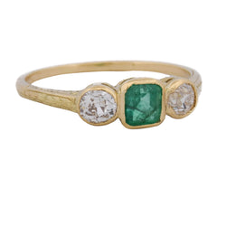 Bague Trilogie en or jaune, émeraude et diamants