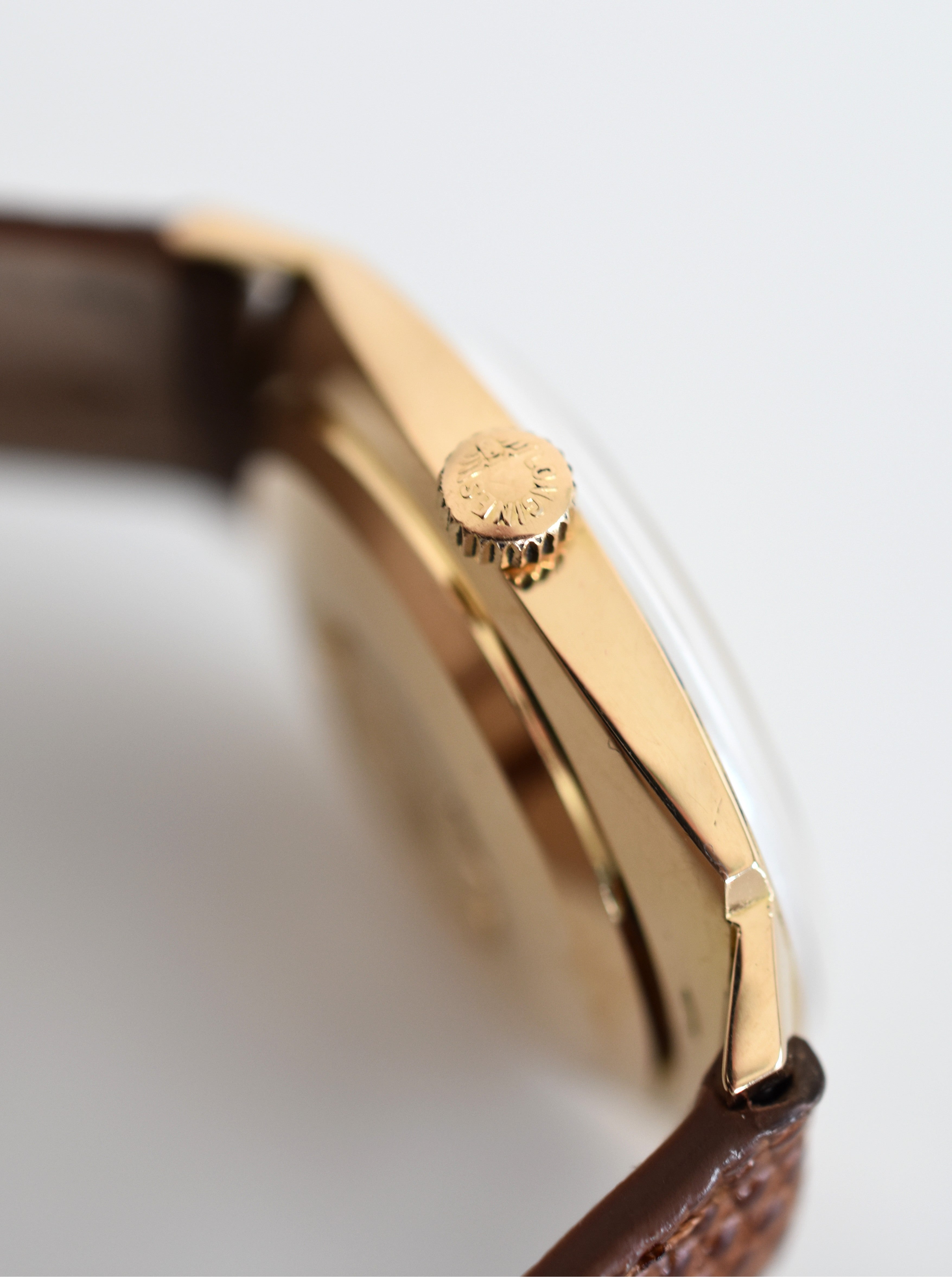 Montre LONGINES "Ultra Chron" en or jaune, argent et cuir