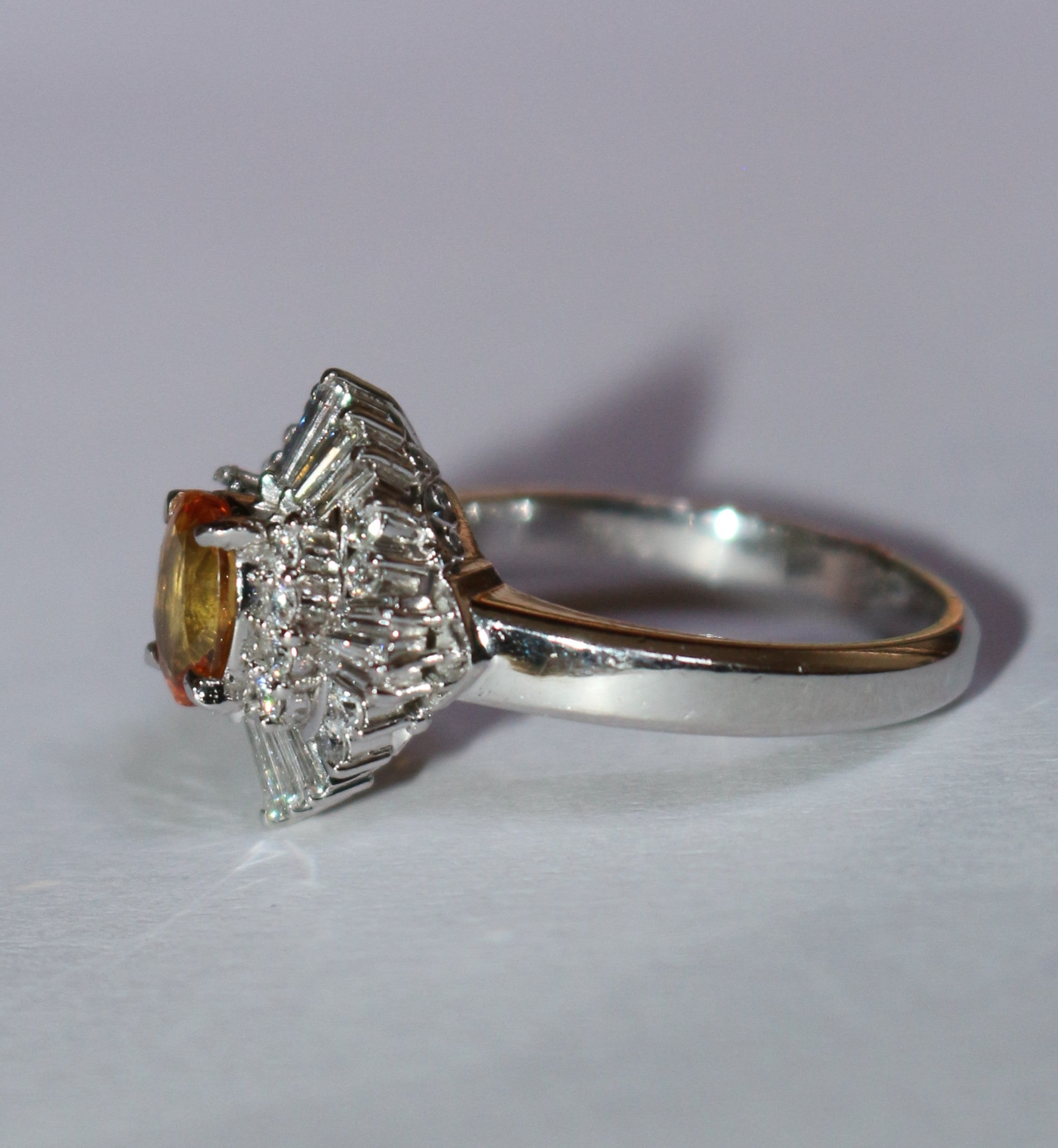 Bague Entourage en platine, saphir et diamants