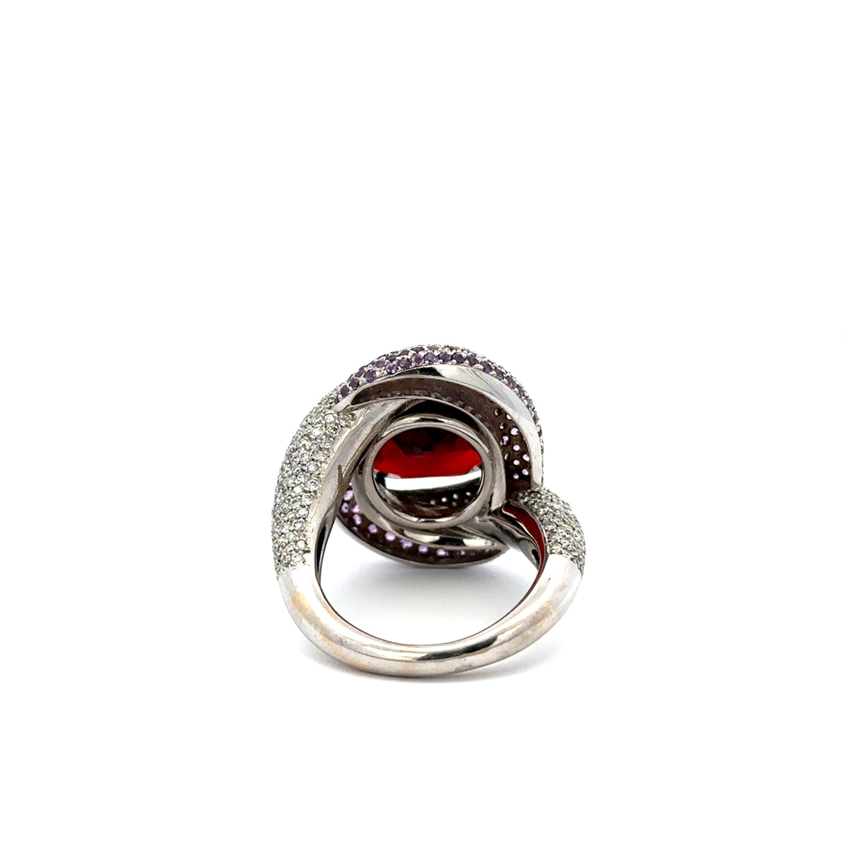 Bague Entourage en or blanc, grenat, améthystes et diamants