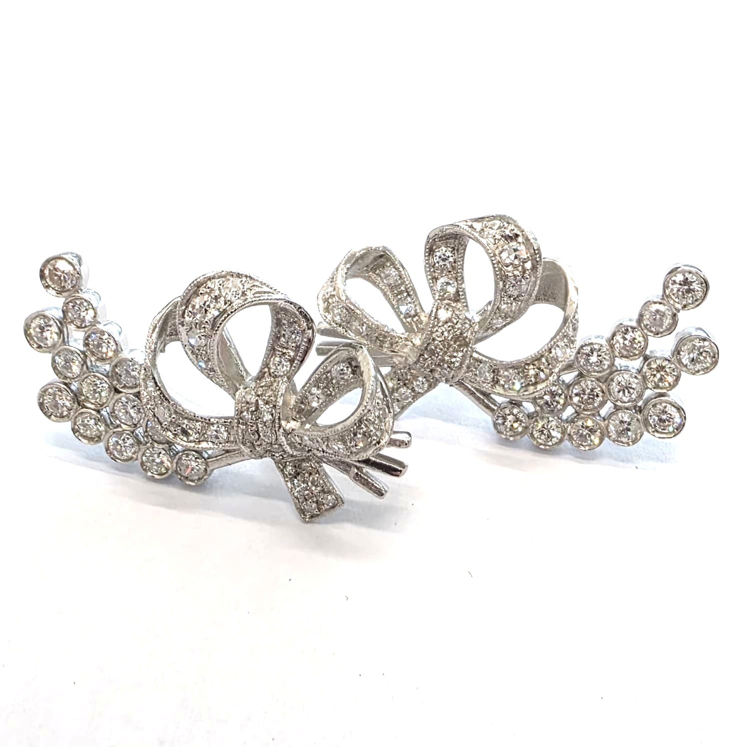 Boucles d'oreilles Puces en platine et diamants