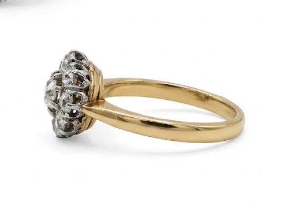 Bague Marguerite en or jaune, platine et diamants