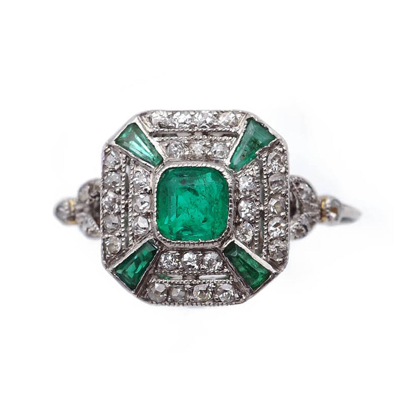 Bague Entourage en platine, émeraude et diamants