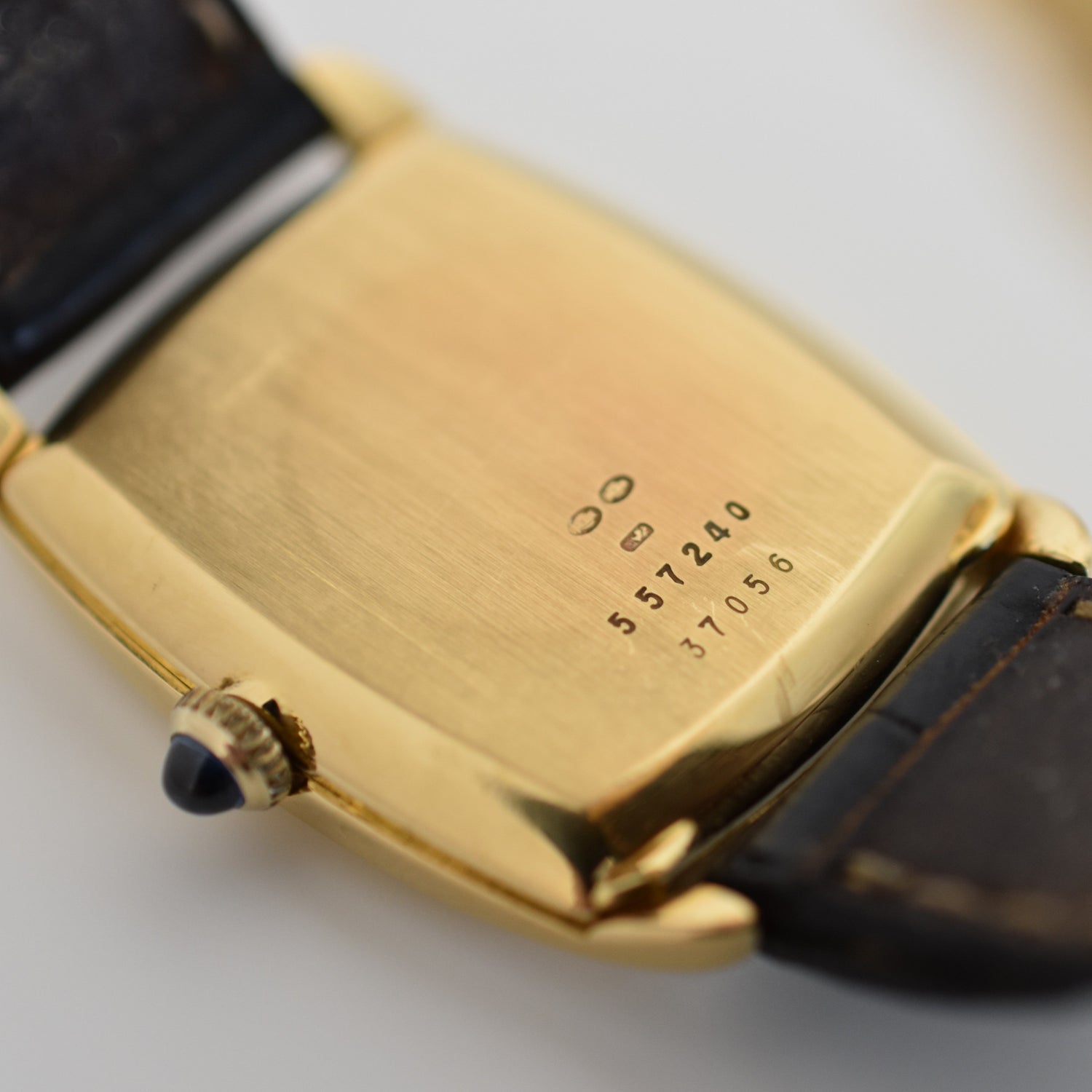 Montre BAUME & MERCIER X VAN CLEEF & ARPELS en or jaune, cuir et saphir