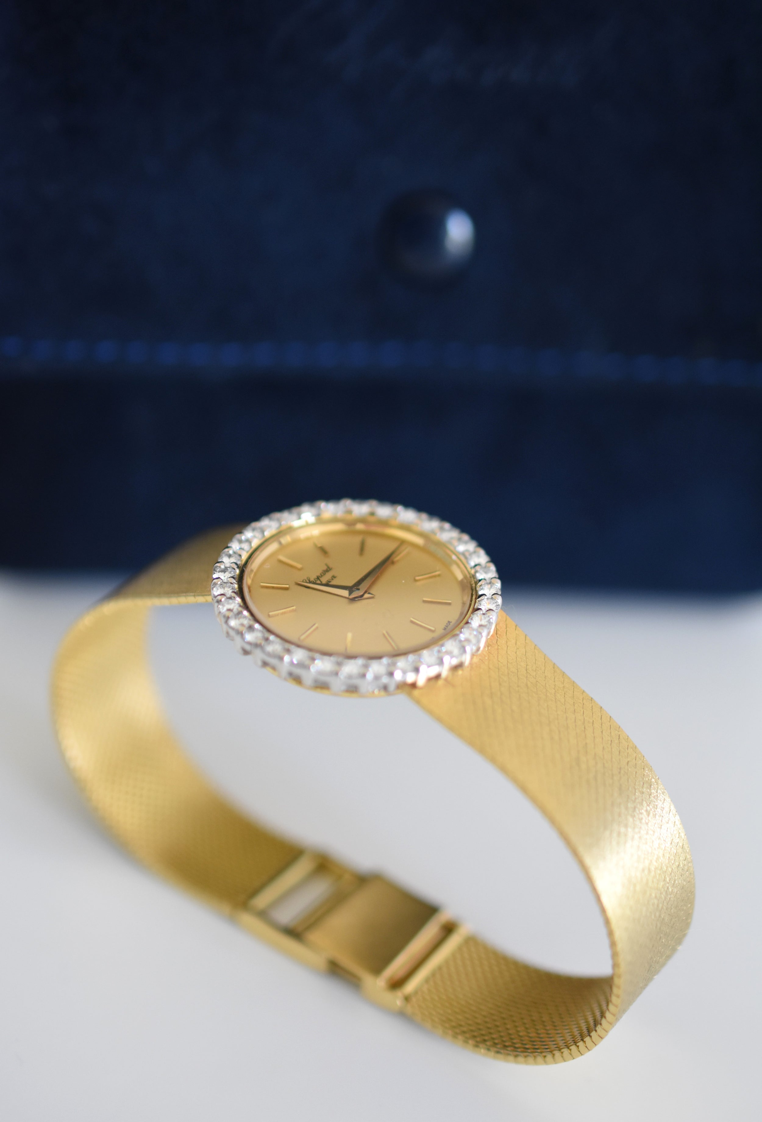 Montre CHOPARD, Réf. 810, or jaune 18 carats et diamants, bracelet intégré or massif, vers 1980.
