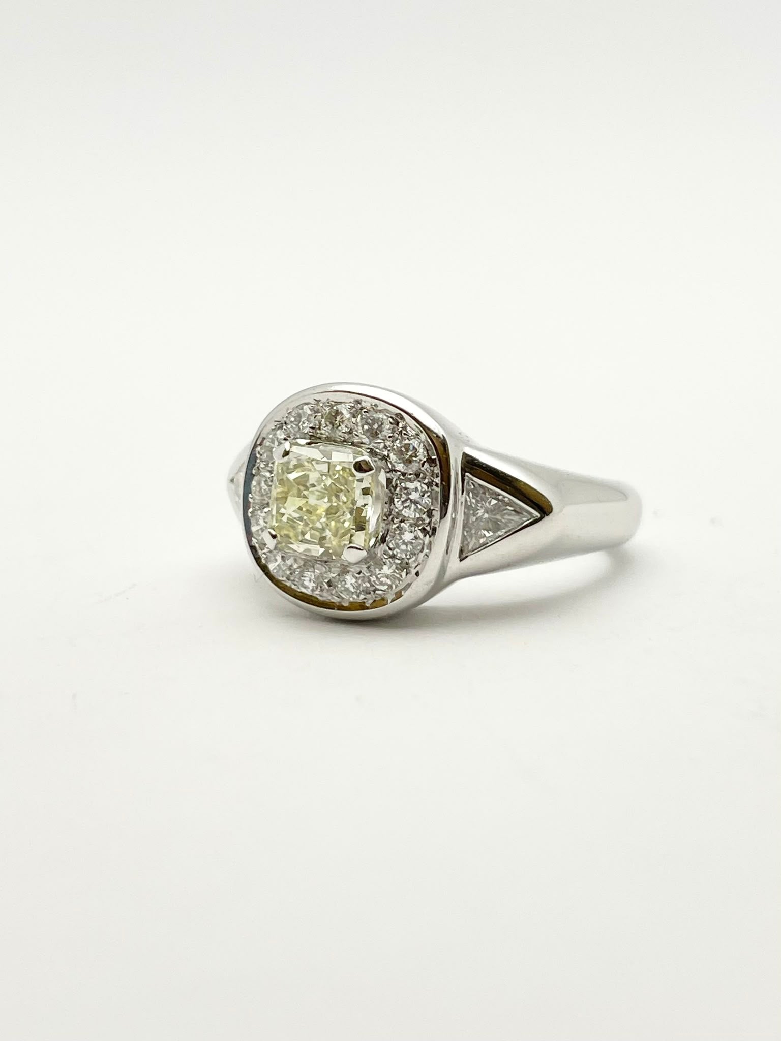 Bague Chevalière en or blanc et diamants