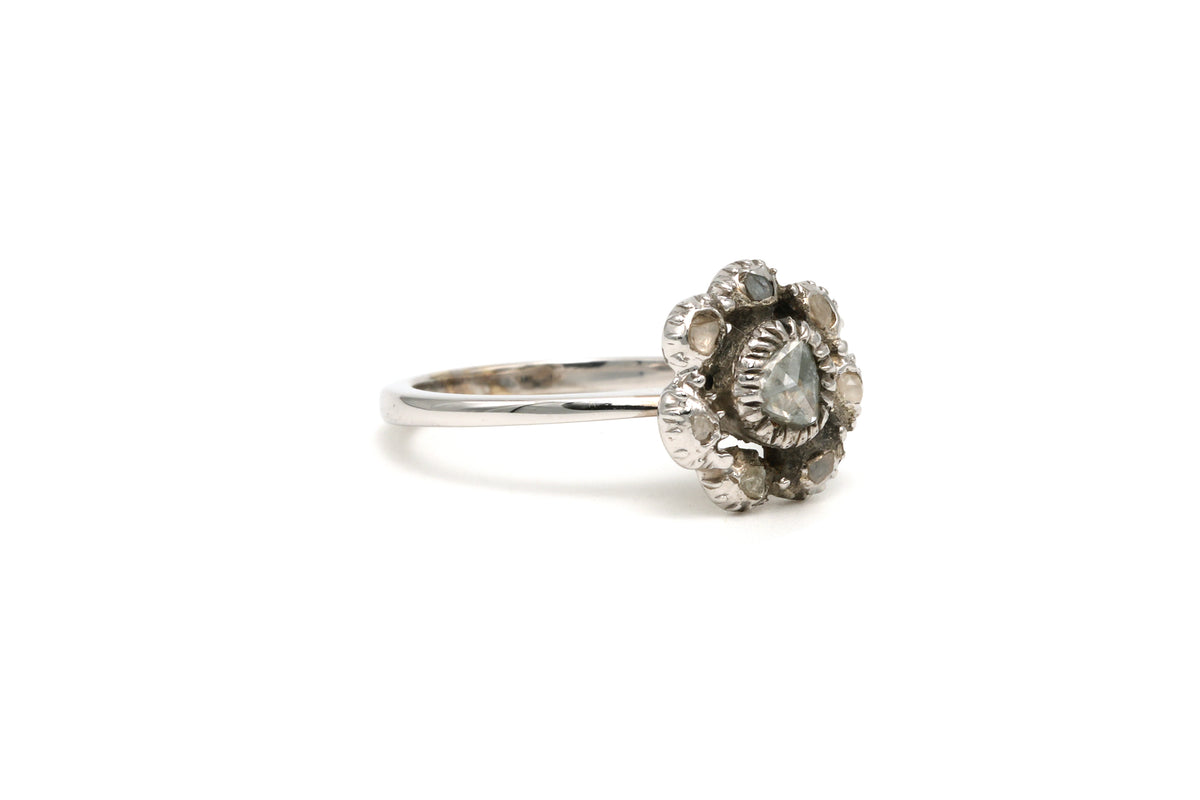 Bague Marguerite en or blanc et diamants