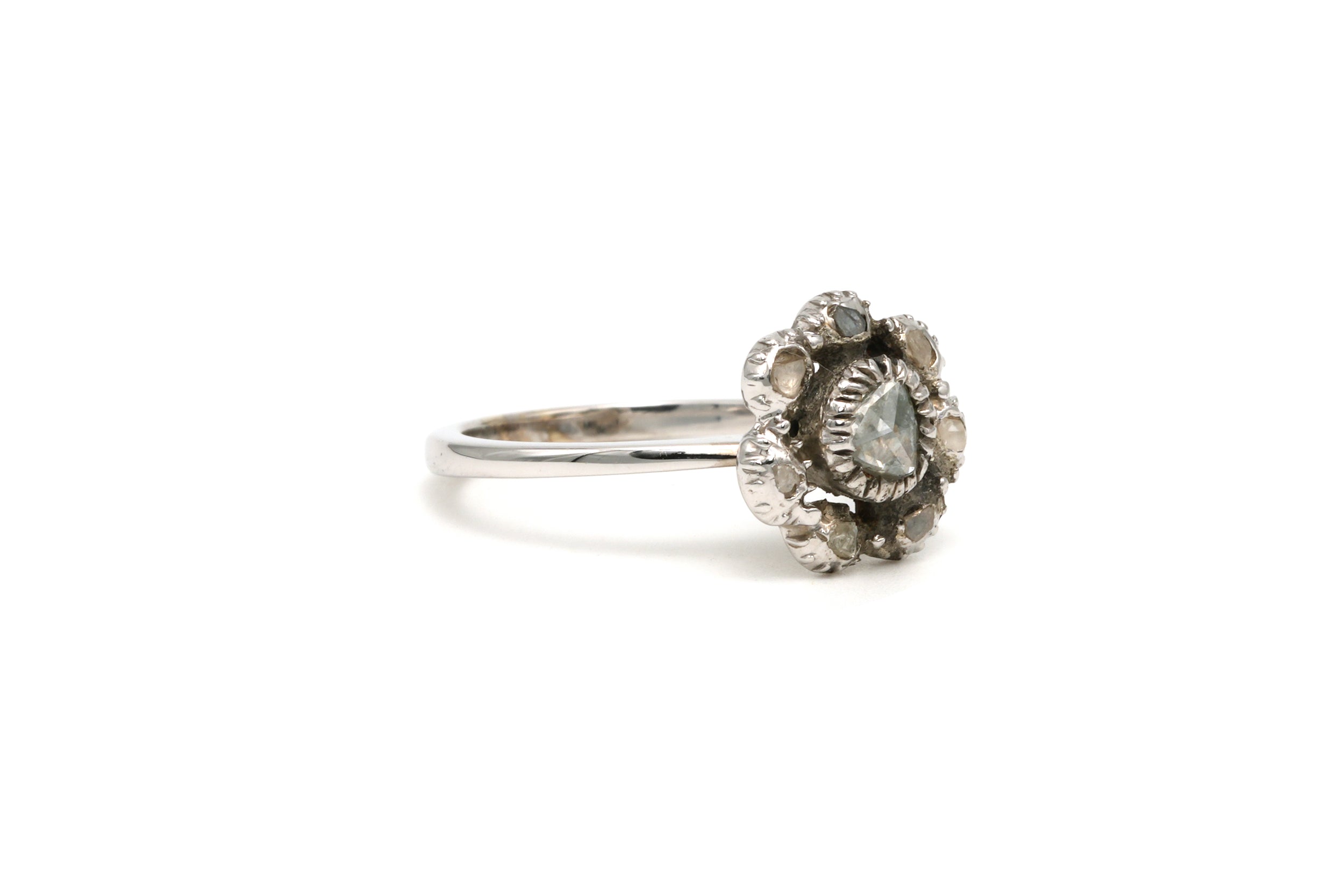 Bague Marguerite en or blanc et diamants
