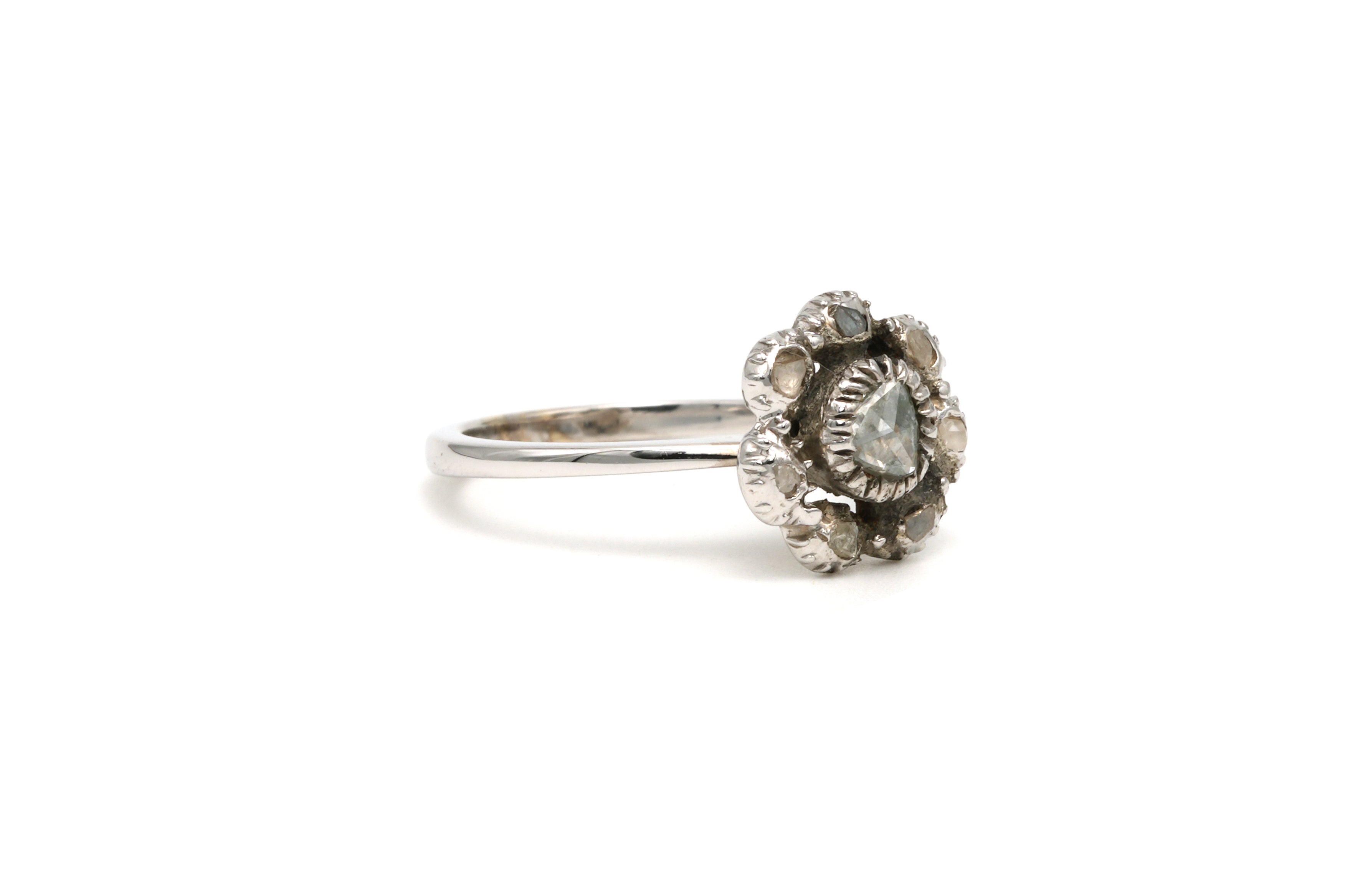 Bague Marguerite en or blanc et diamants