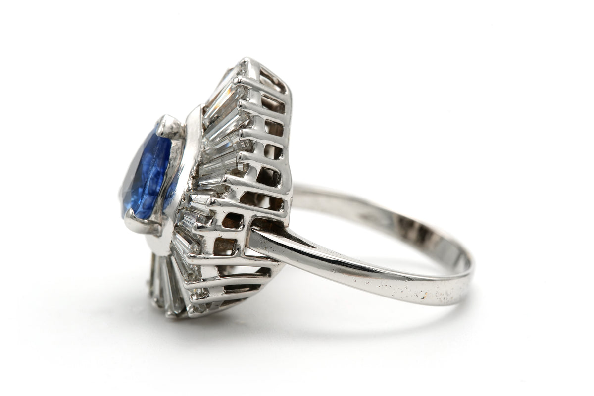 Bague Entourage en or blanc, saphir et diamants