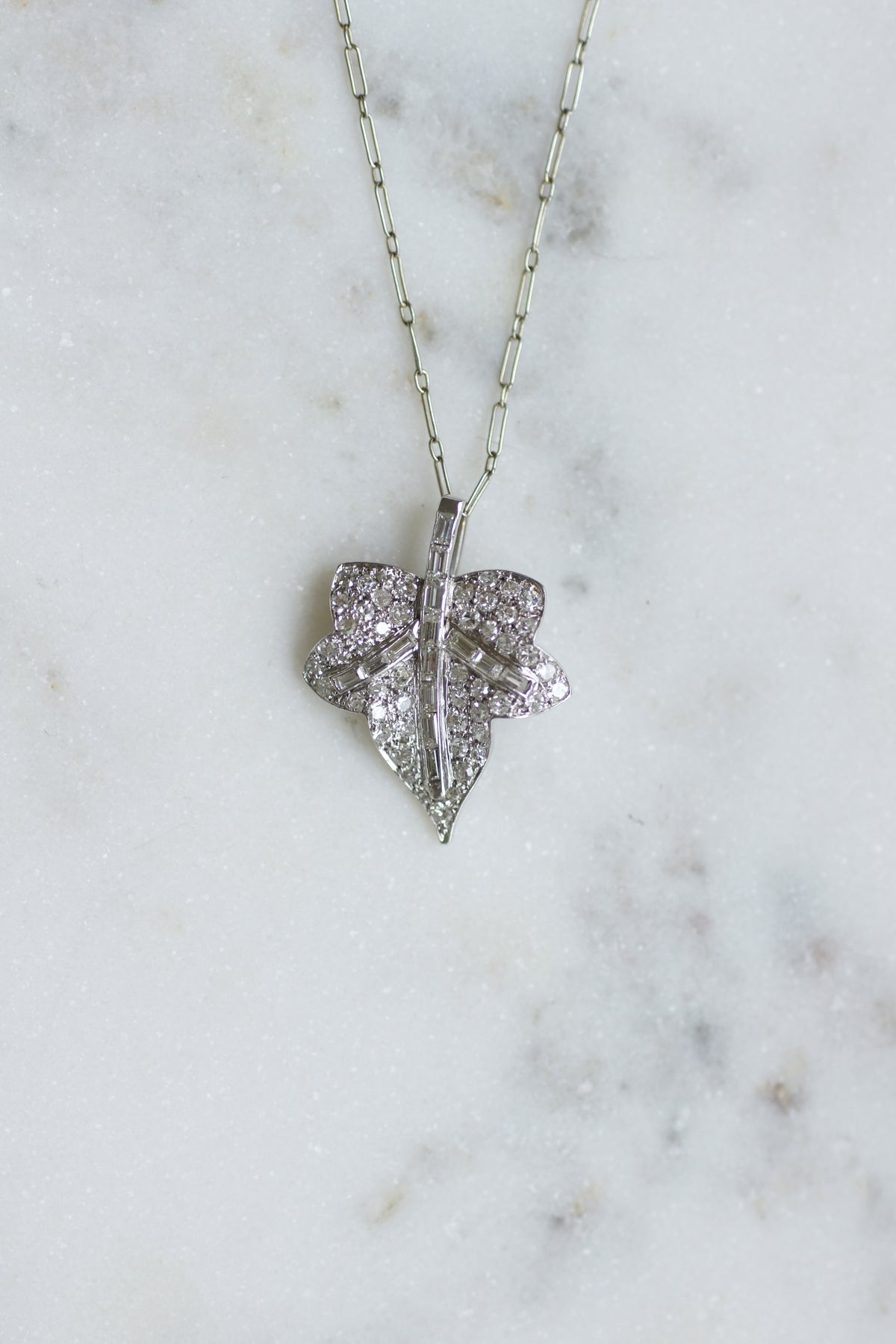 Collier Pendentif en or blanc, platine et diamants