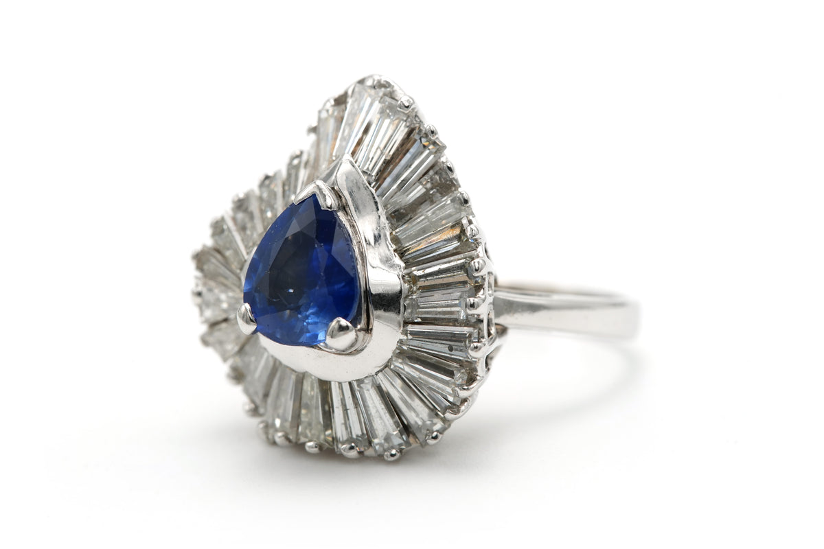 Bague Entourage en or blanc, saphir et diamants