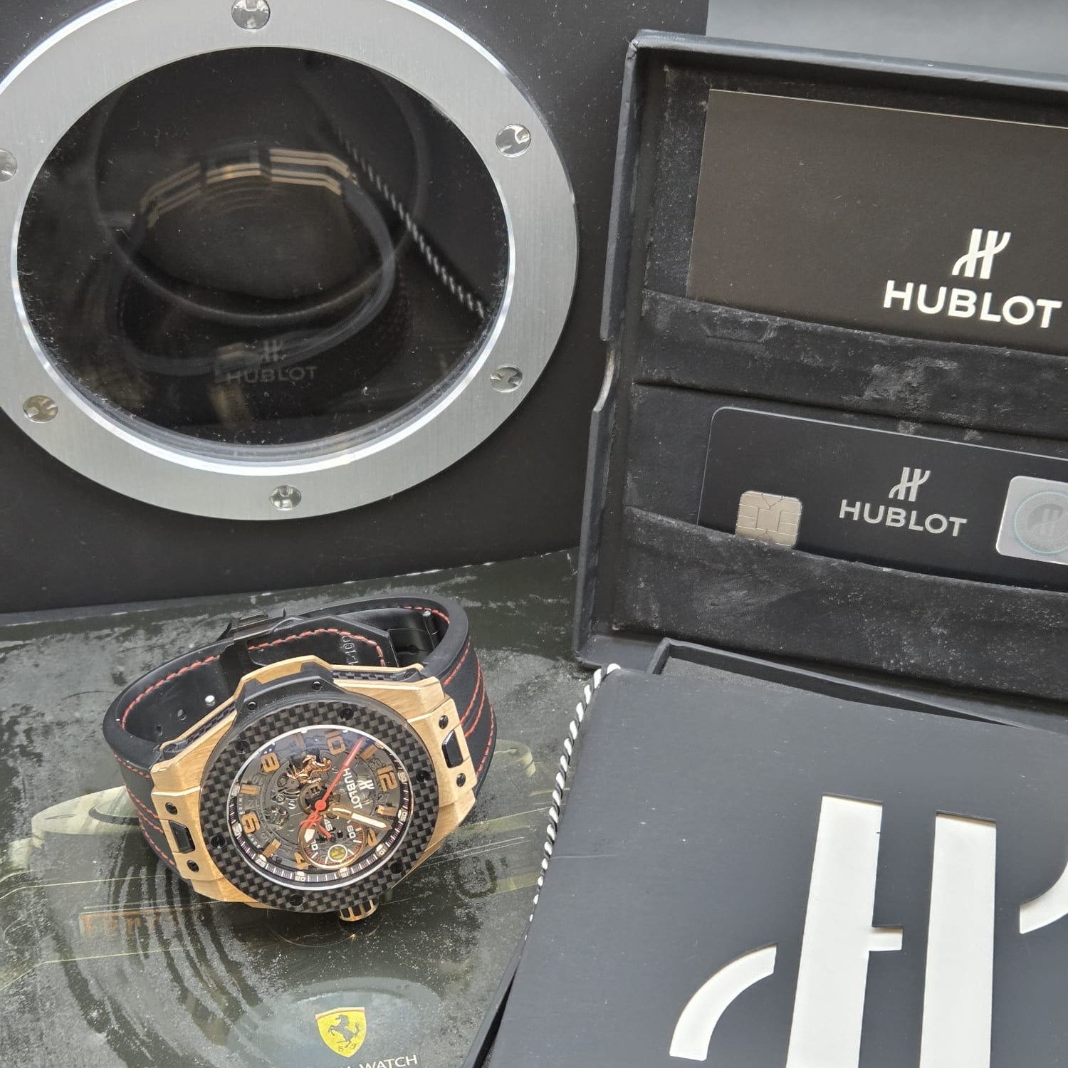 Montre HUBLOT "Big Bang Ferrari" en or rose et carbone