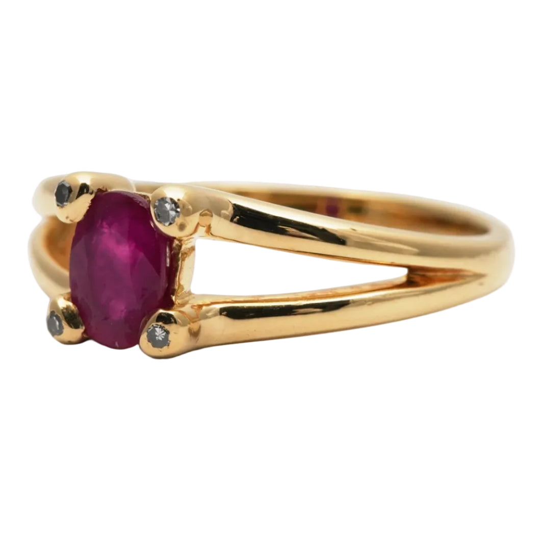 Bague Solitaire en or jaune, rubis et diamants
