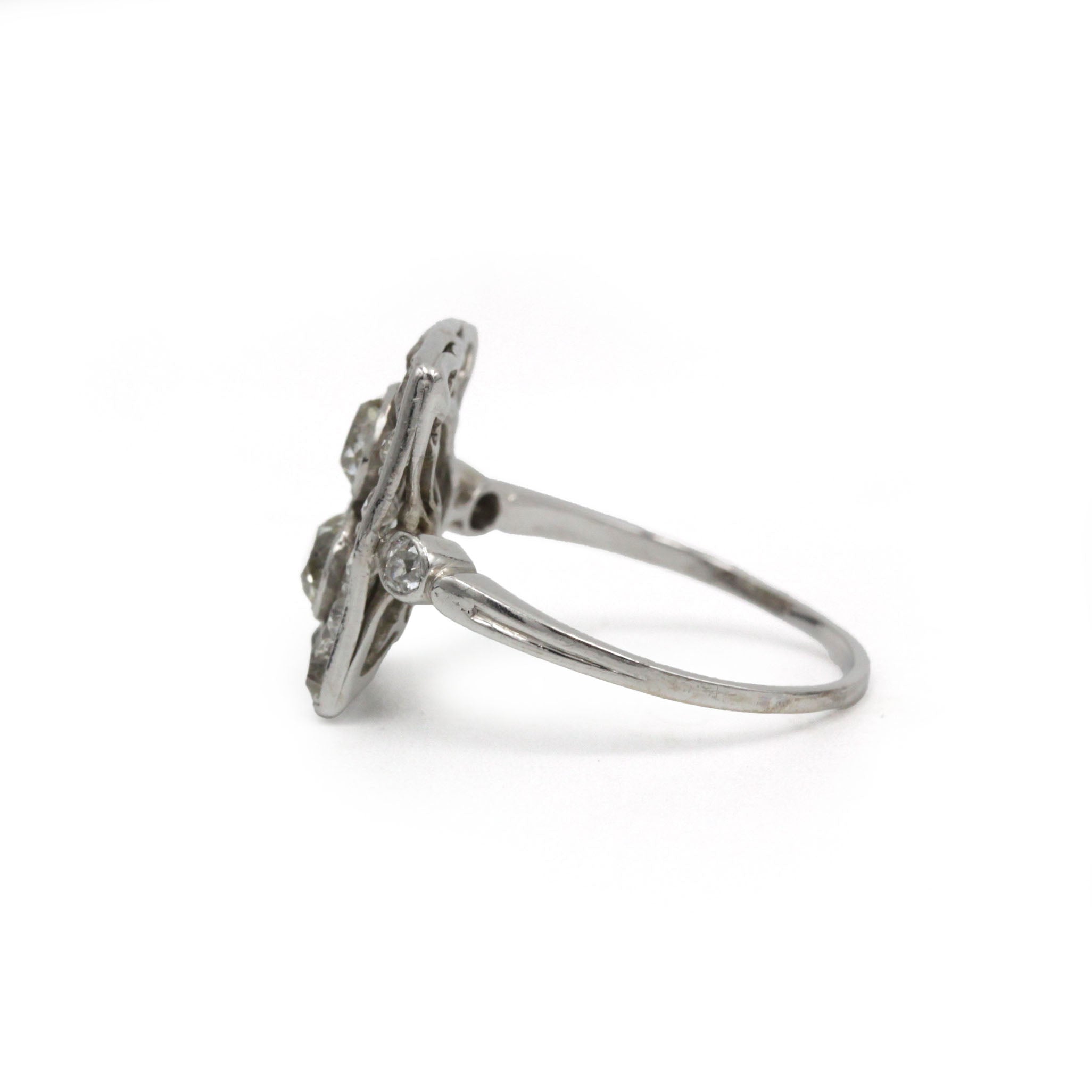 Bague Art Déco en or blanc et diamants