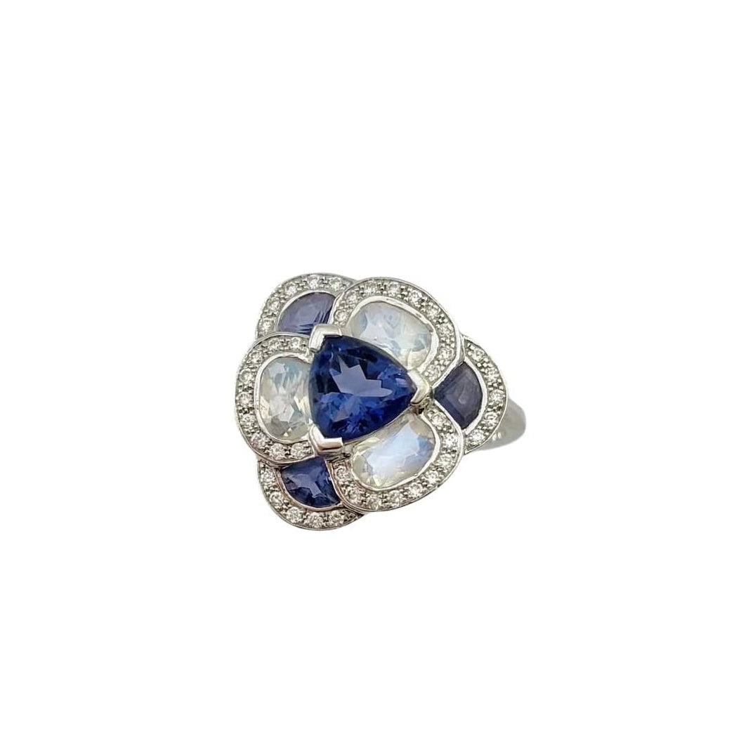 Bague Entourage ISABELLE LANGLOIS "Flora Pensée" en or blanc, pierres de lune, iolites et diamants