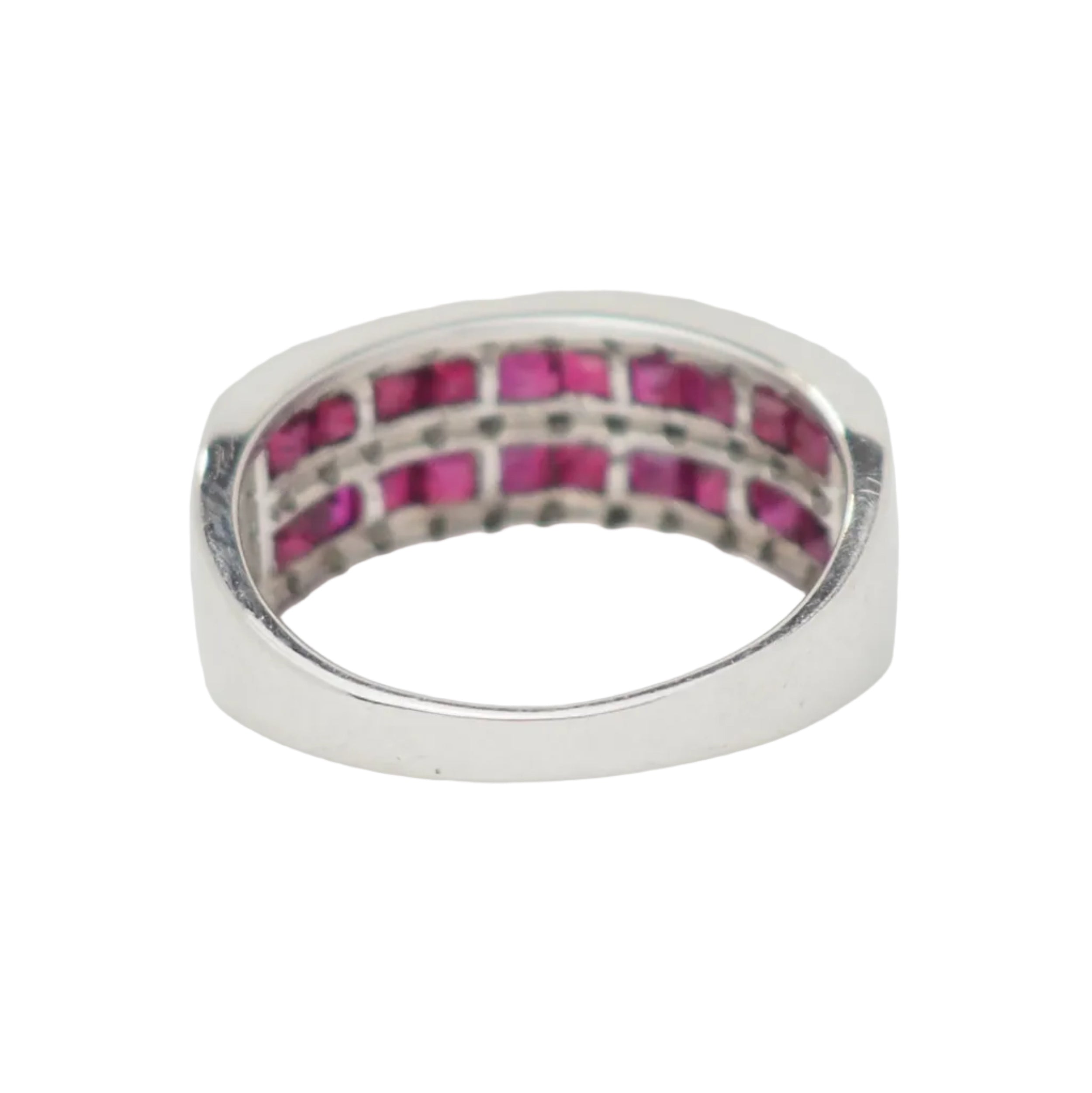 Bague Bandeau en or blanc, rubis, et diamants