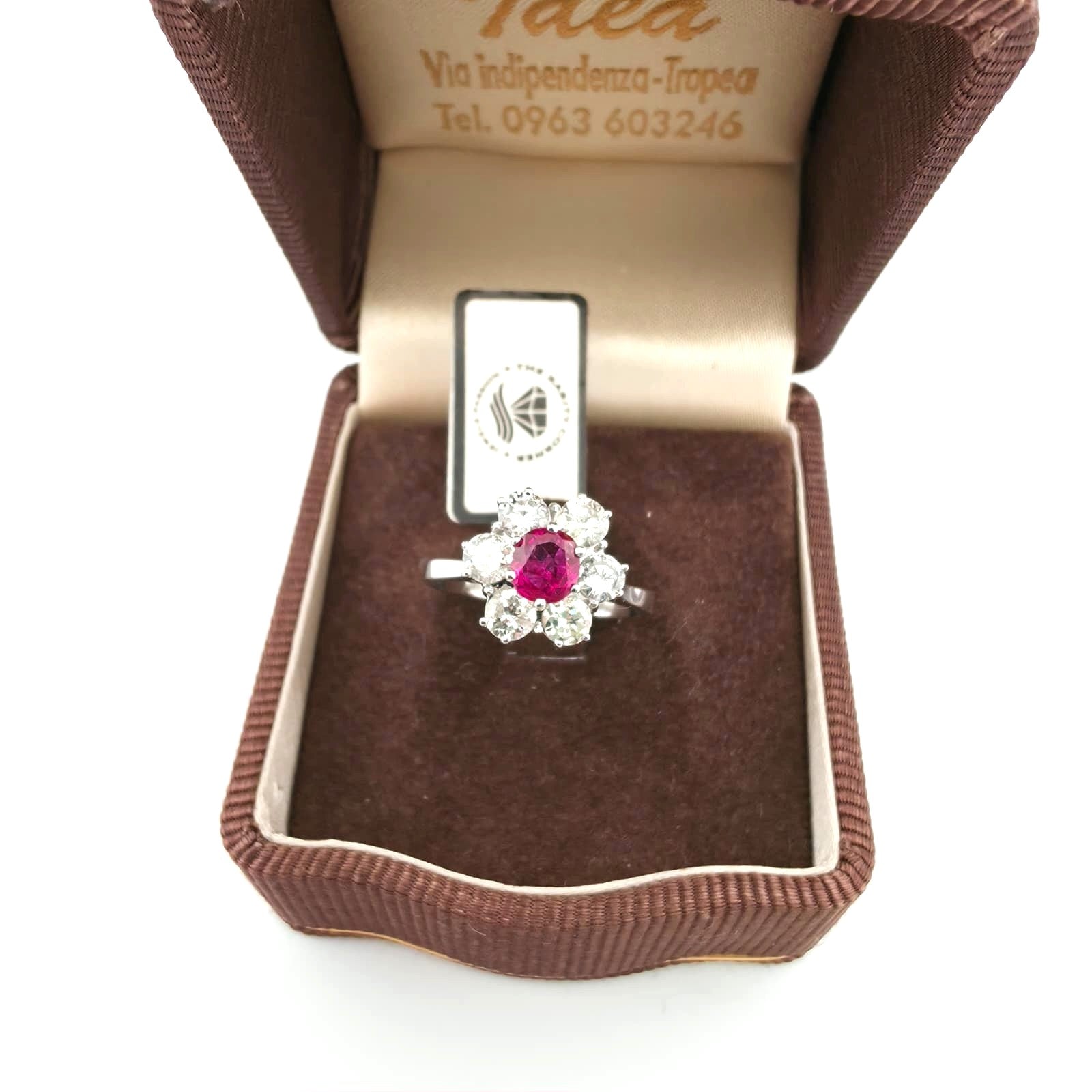 Bague Marguerite en or jaune, rubis et diamants