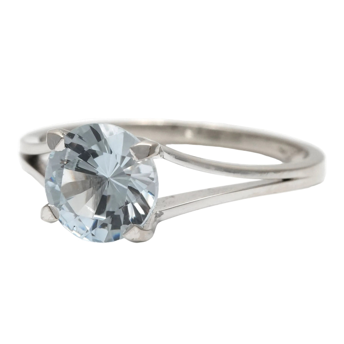 Bague Solitaire en or blanc et aigue-marine