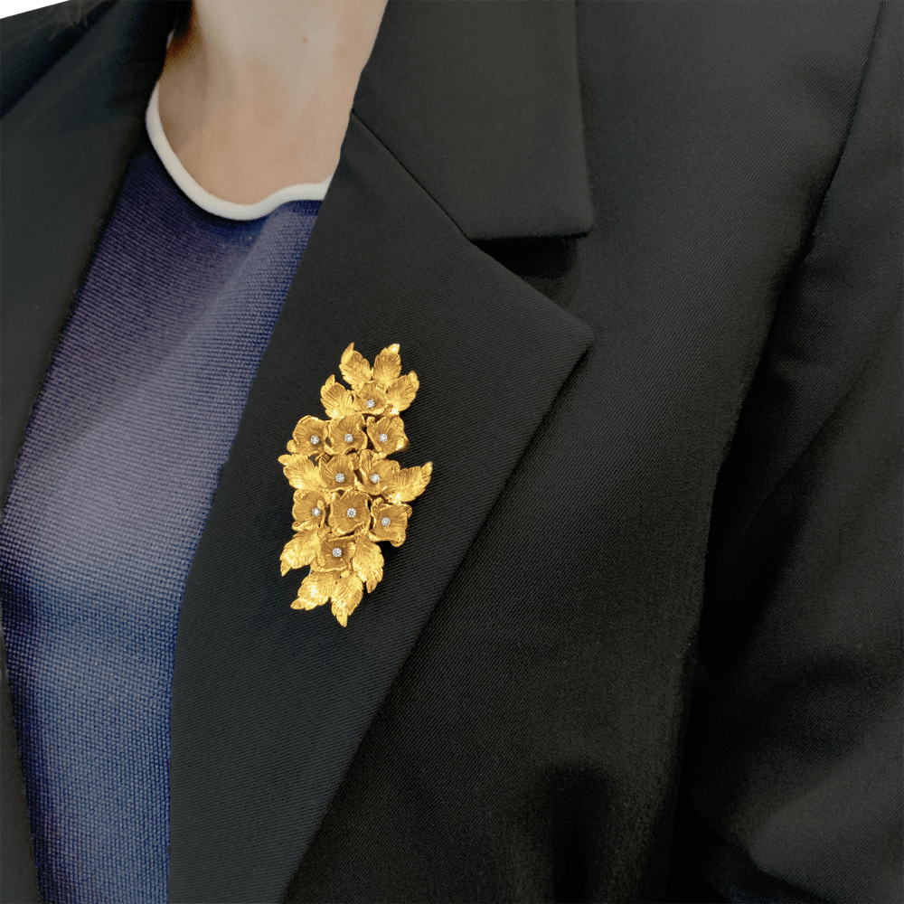 Broche "Fleurs", or jaune et diamants.
