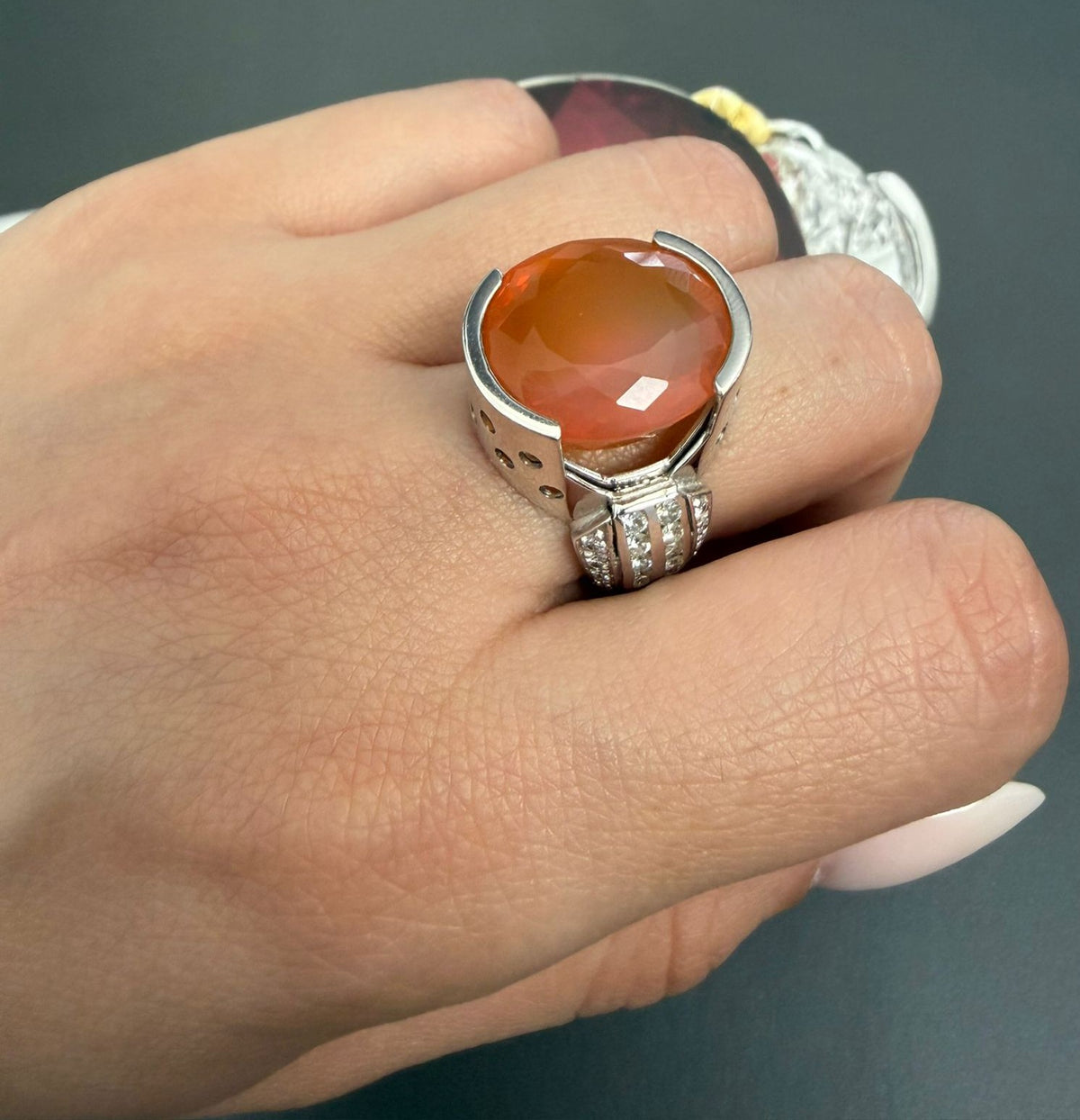 Bague Cocktail en or blanc, opale et diamants
