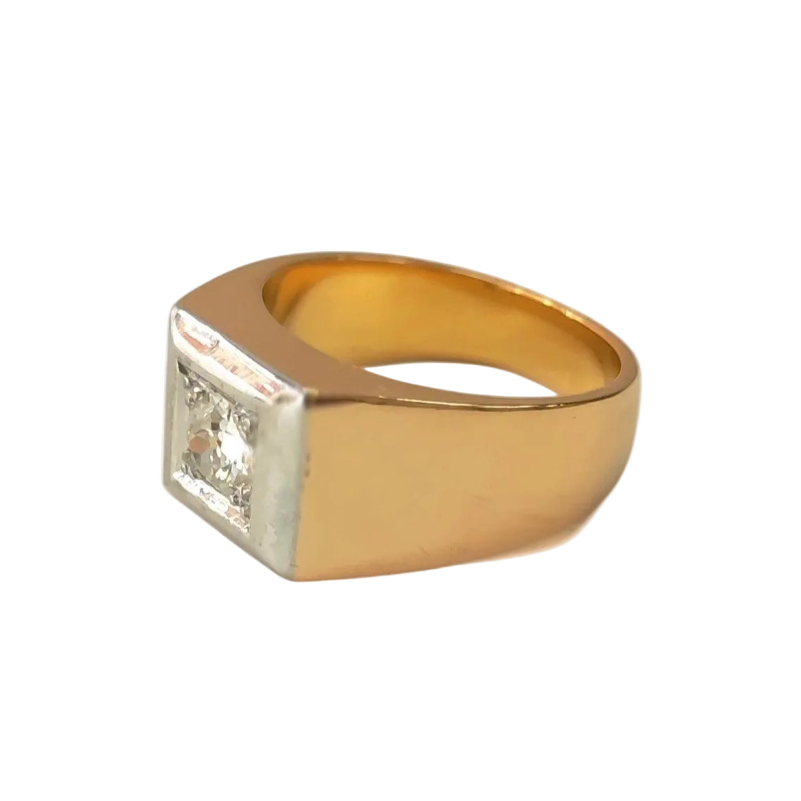 Bague Chevalière en or jaune, platine et diamant