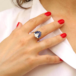 Bague Cocktail en or blanc, saphirs et diamants