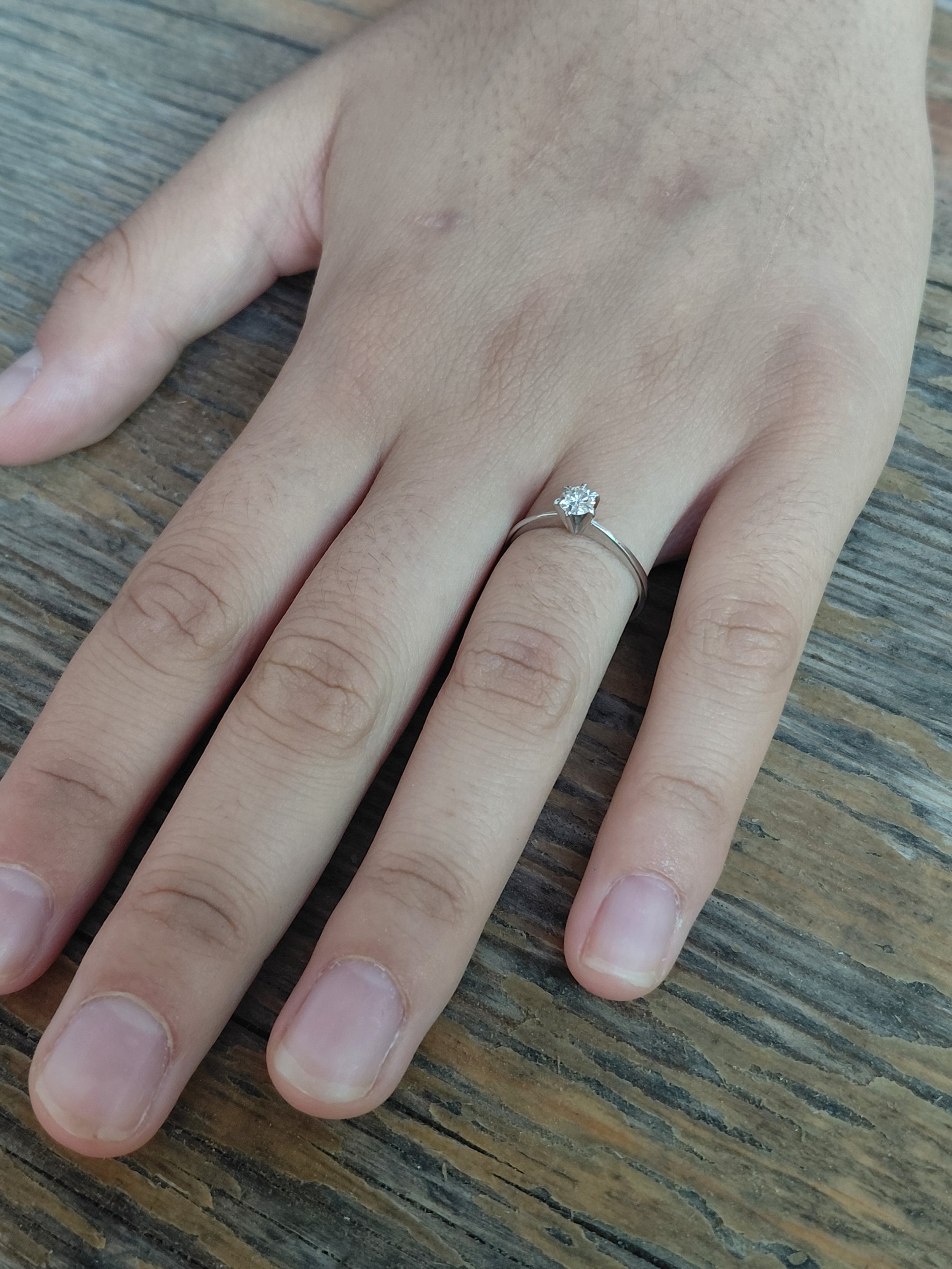 Solitaire en or blanc et diamant