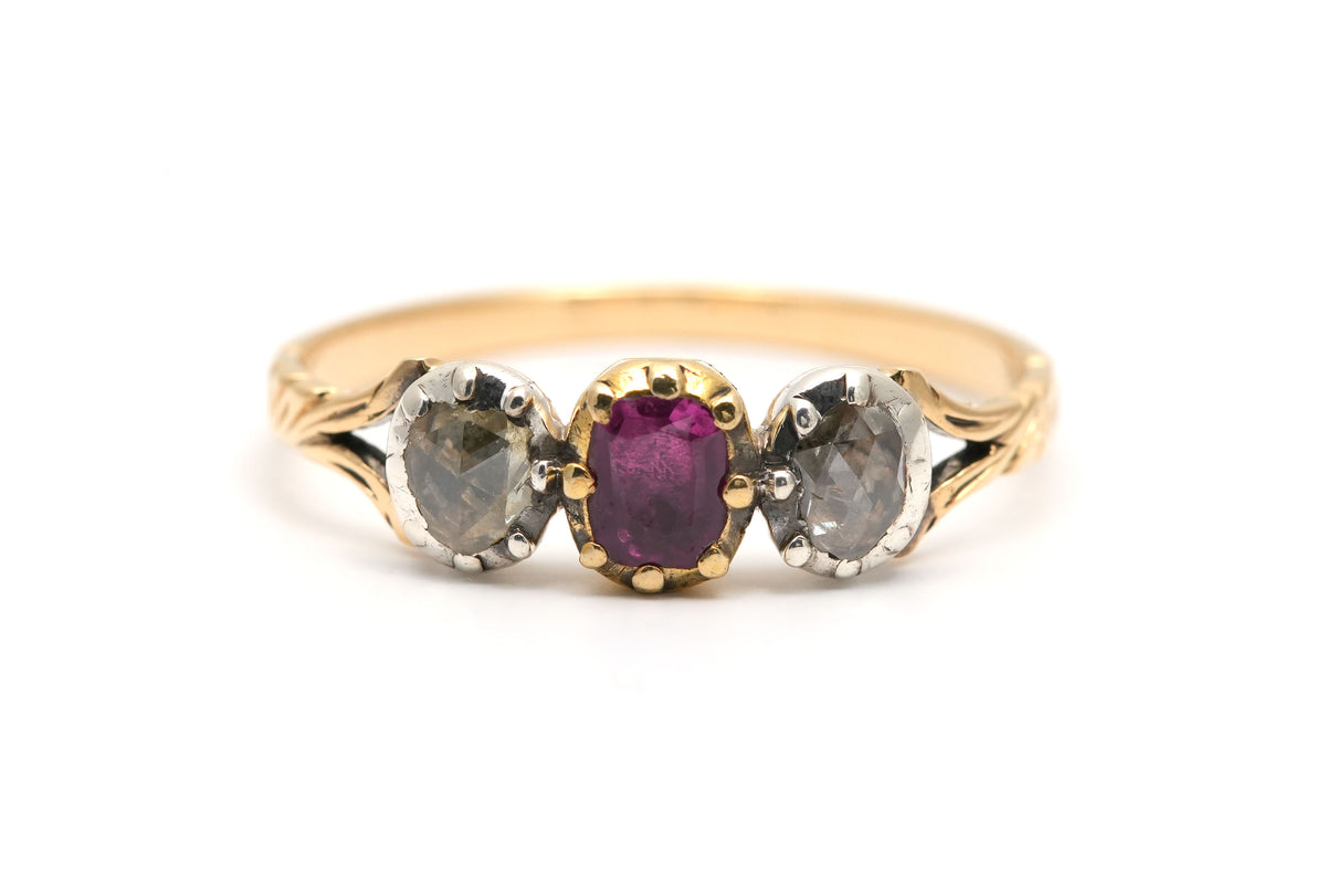 Bague Trilogie en or jaune, rubis et diamants