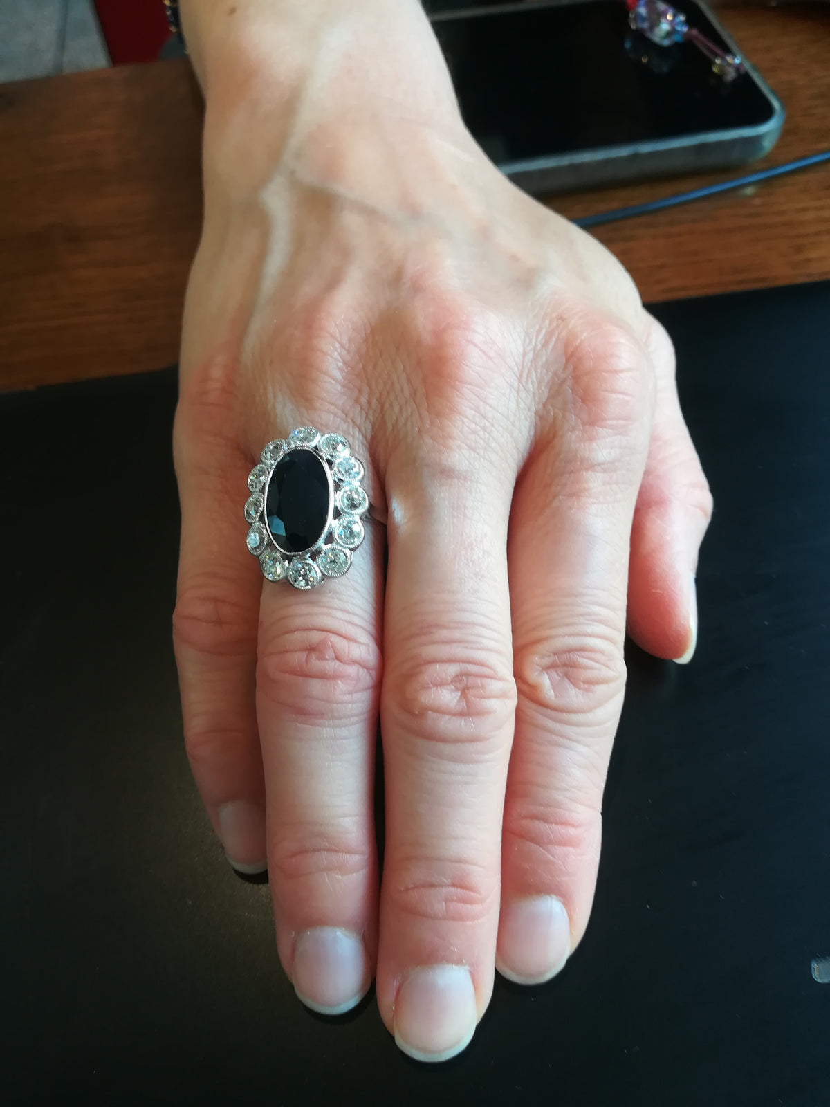 Bague Pompadour en platine, saphir et diamants