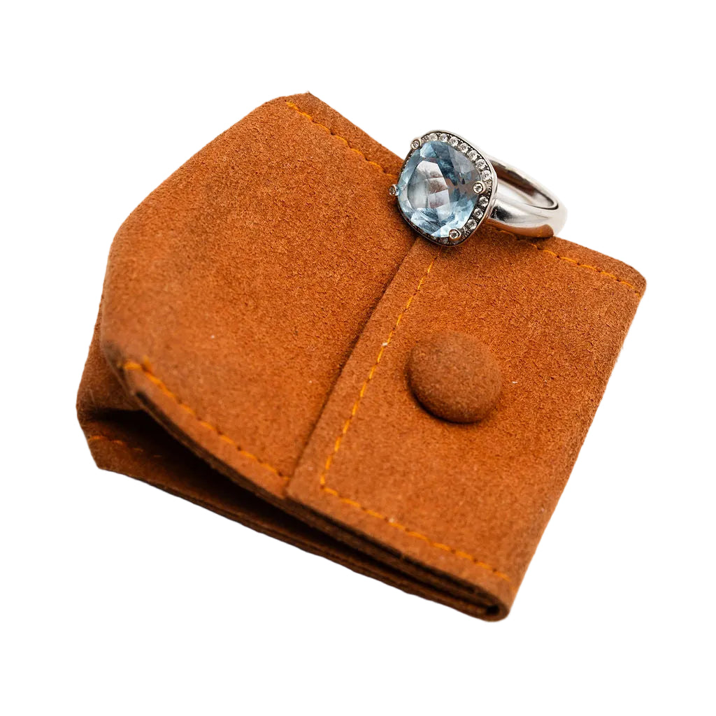 Bague Entourage POIRAY "Fille Antik" en or blanc, topaze et diamants