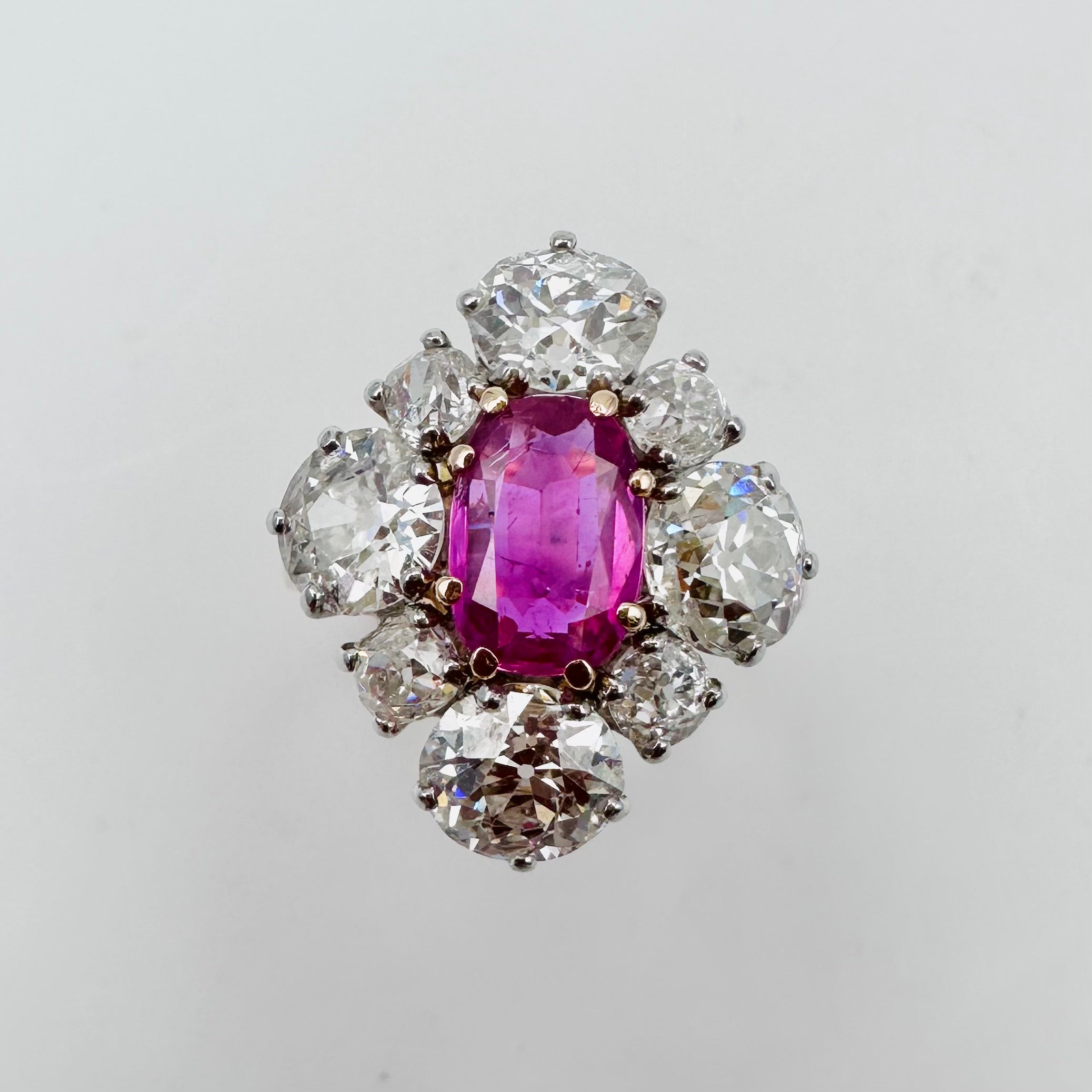 Bague Marquise en or jaune, saphir et diamants