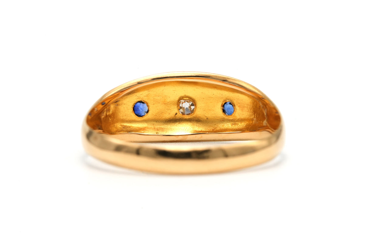 Bague en or jaune, saphirs et diamants
