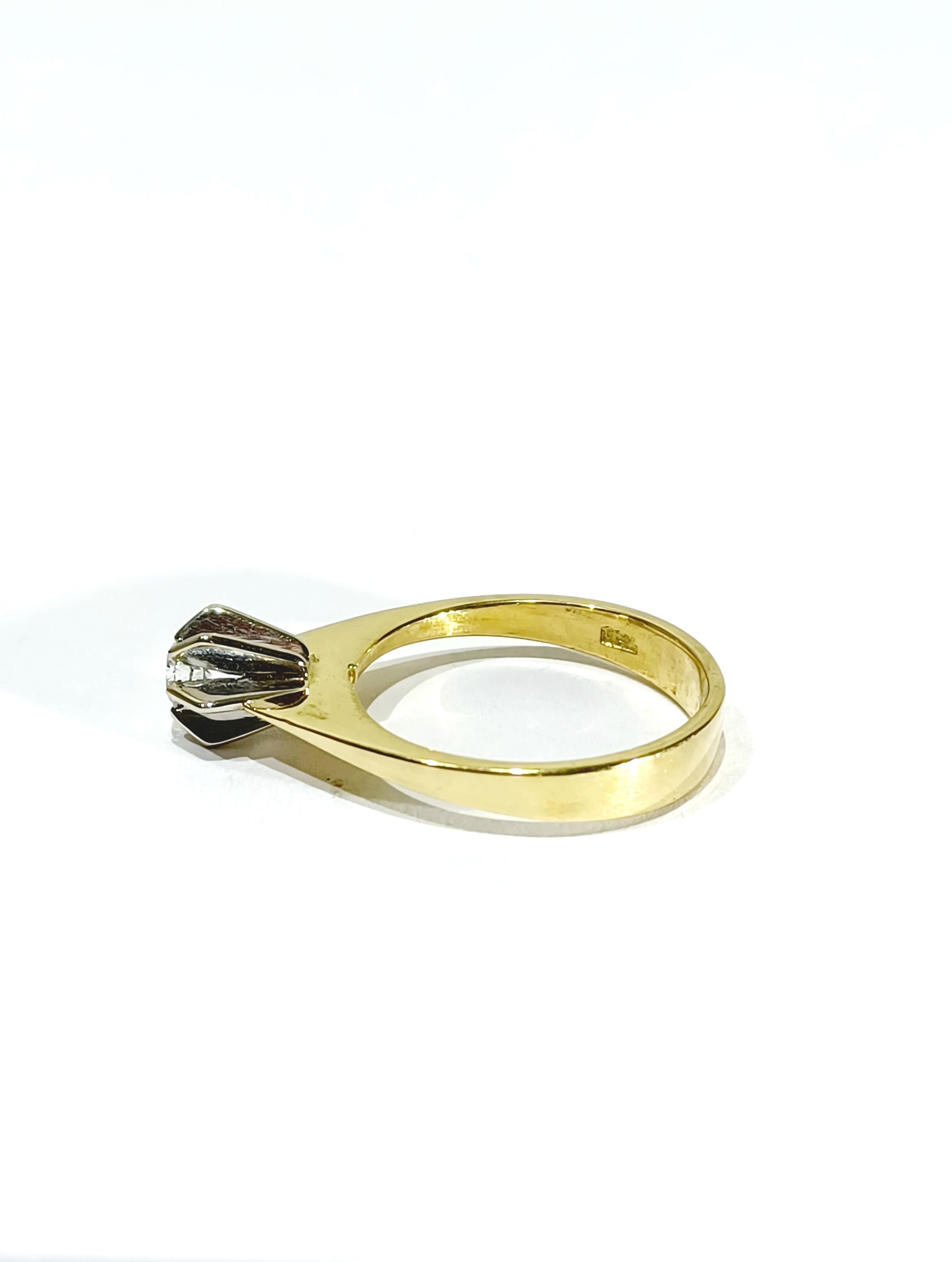 Bague Solitaire en or jaune et diamants