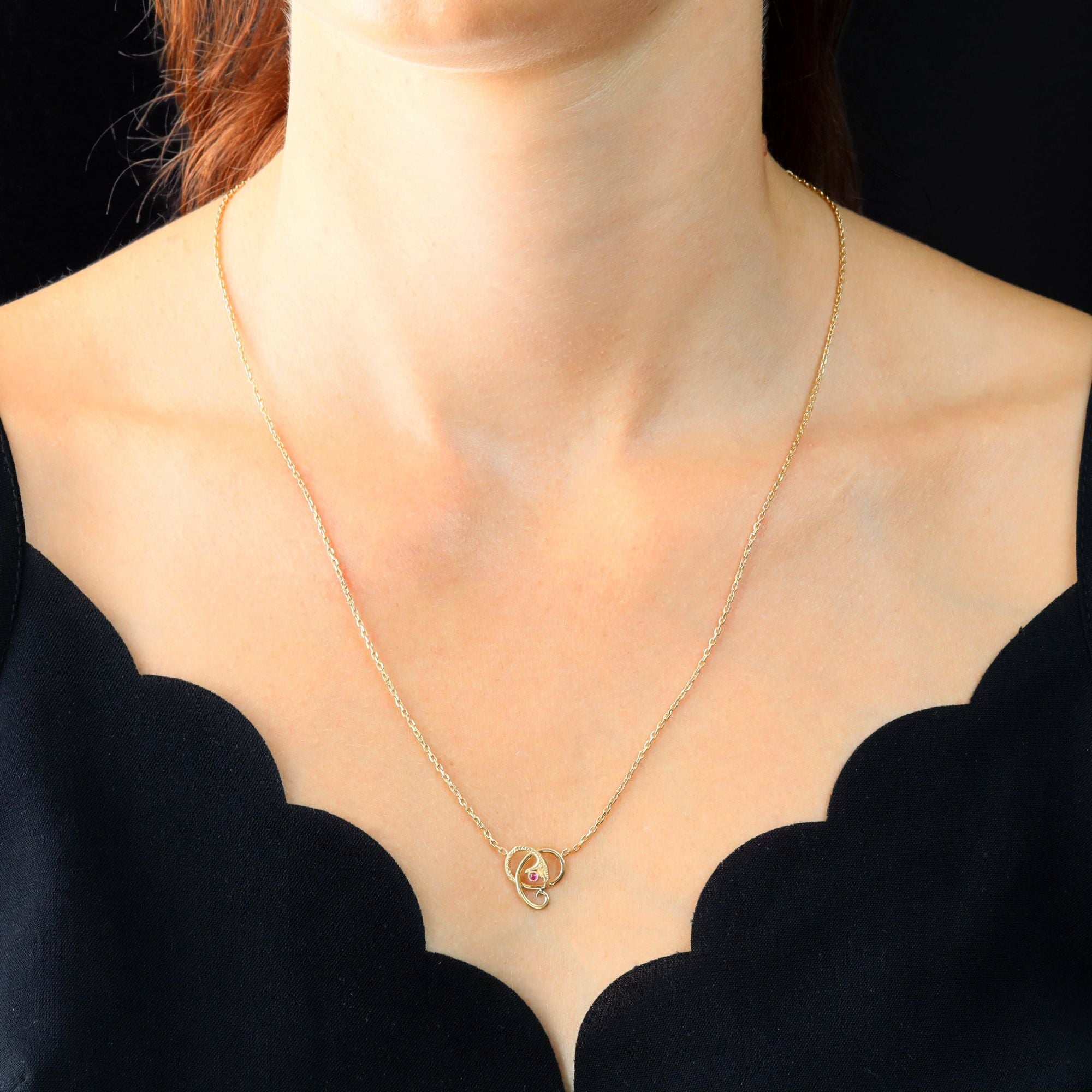 Collier Pendentif en or jaune et rubis
