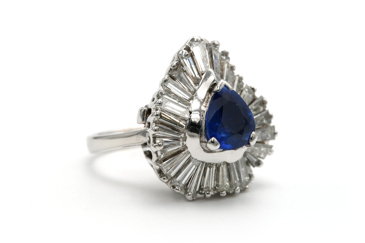 Bague Entourage en or blanc, saphir et diamants