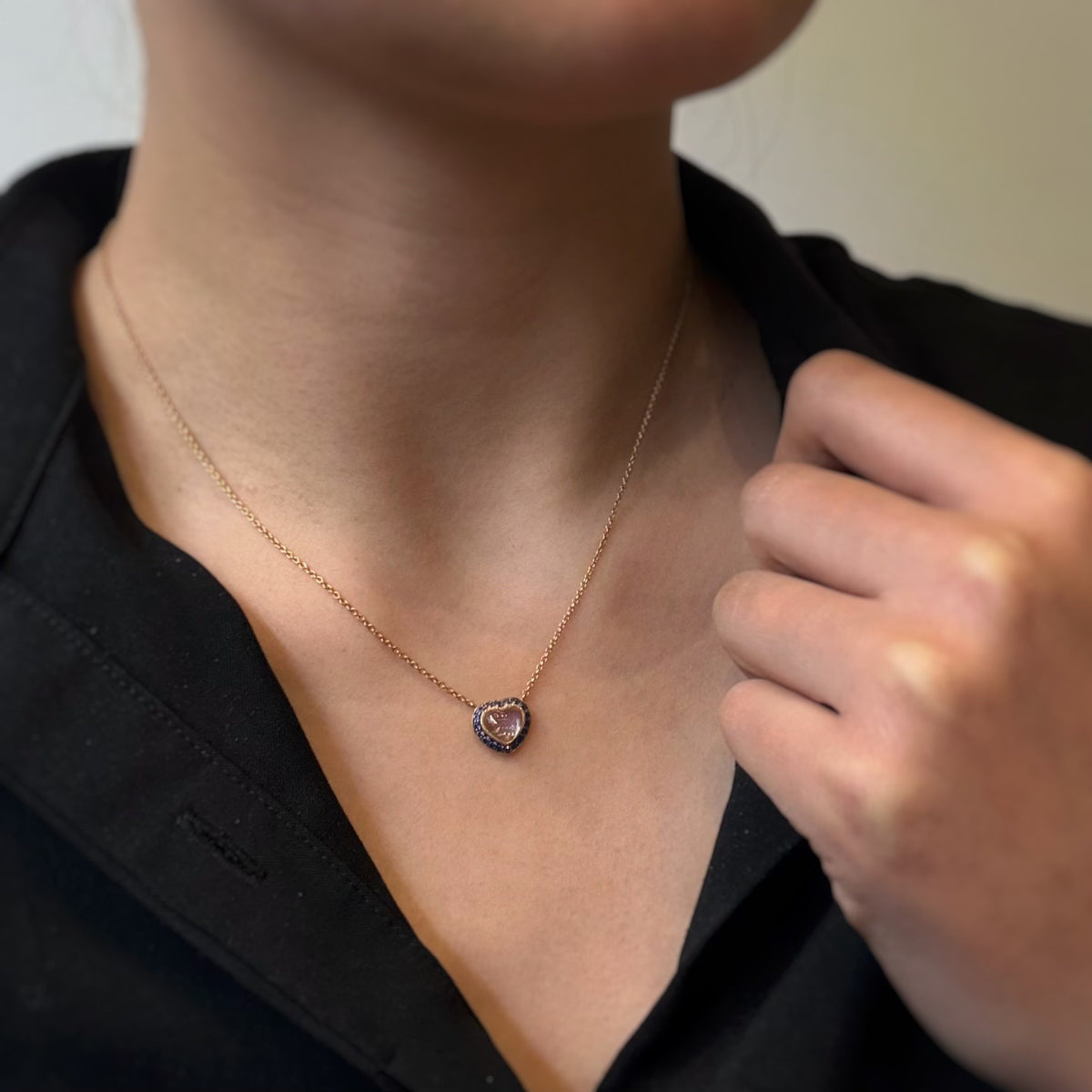 Collier Pendentif ALEXANDRA ROSIER "Amour" en or jaune, saphirs et pierre de lune