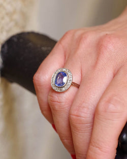 Bague Entourage en or blanc, platine, saphir et diamants