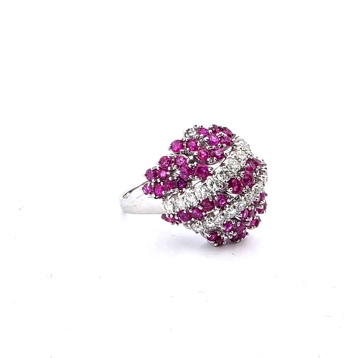Bague Cocktail en or blanc, rubis et diamants