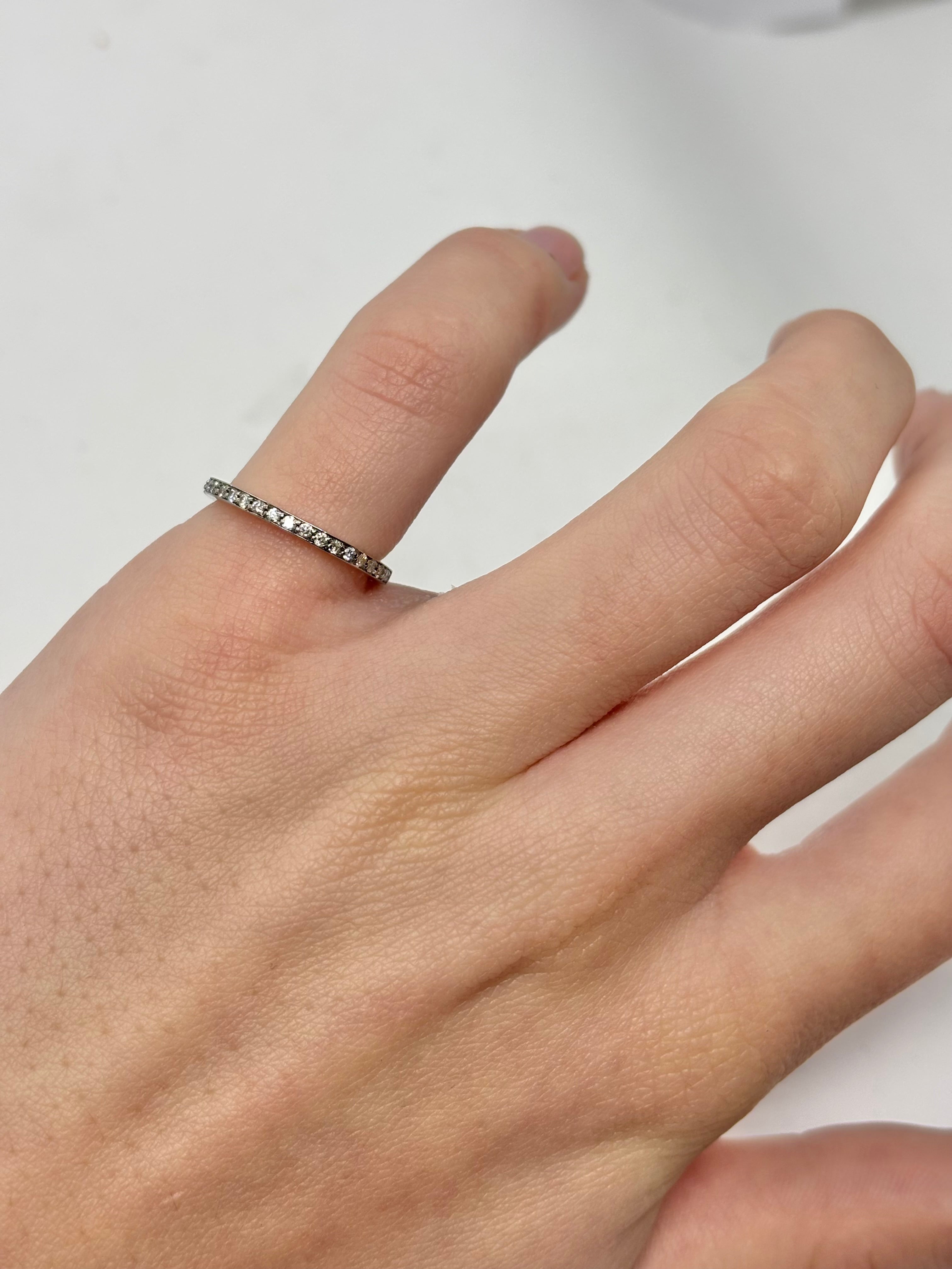 Bague Alliance en or blanc et diamants